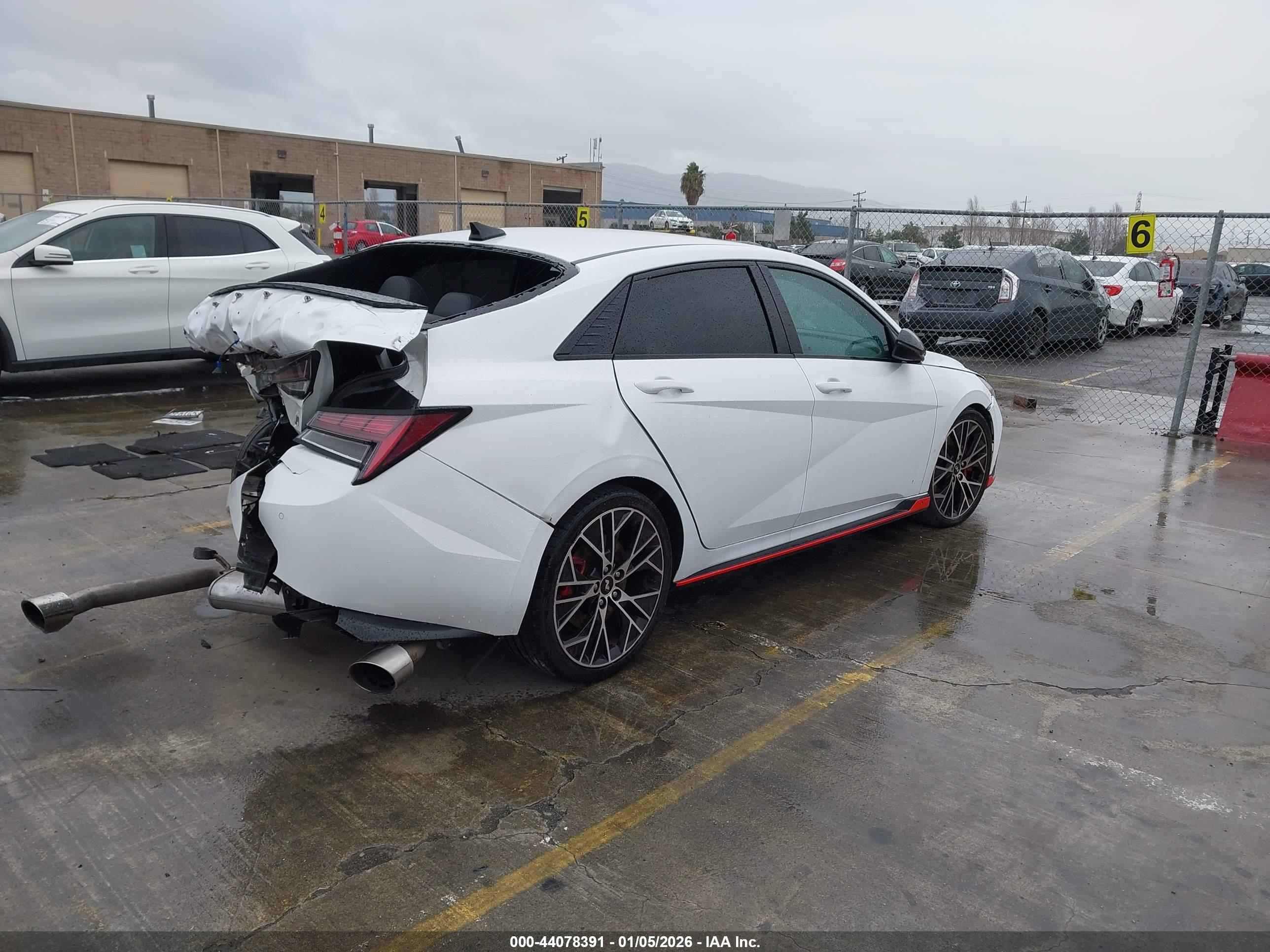 HYUNDAI ELANTRA image 4