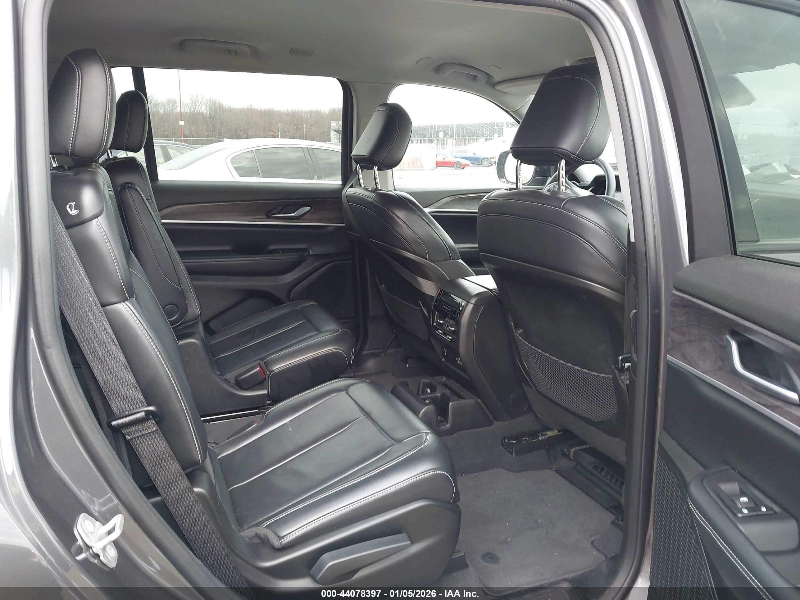 JEEP GRAND image 8