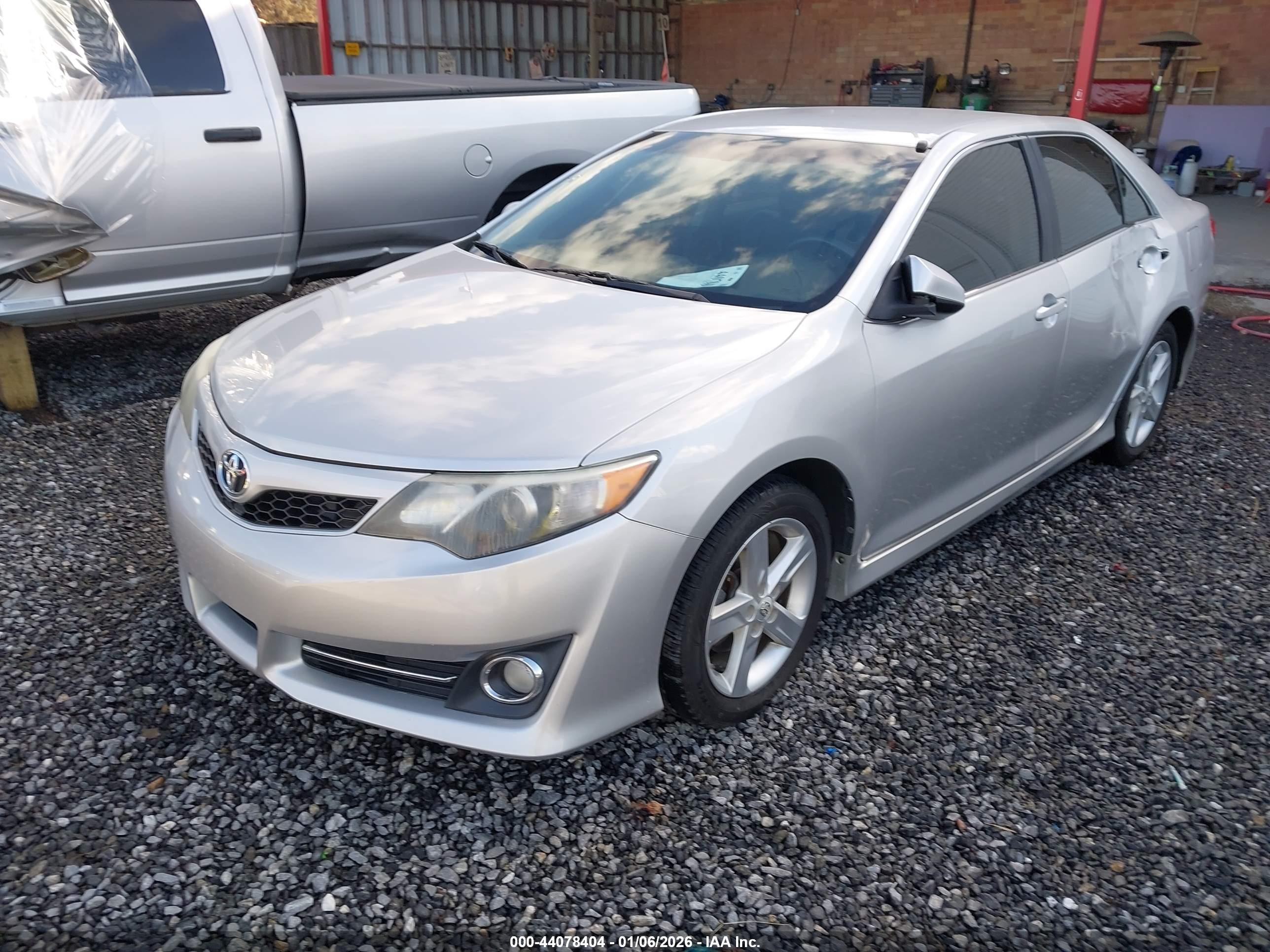 TOYOTA CAMRY image 2