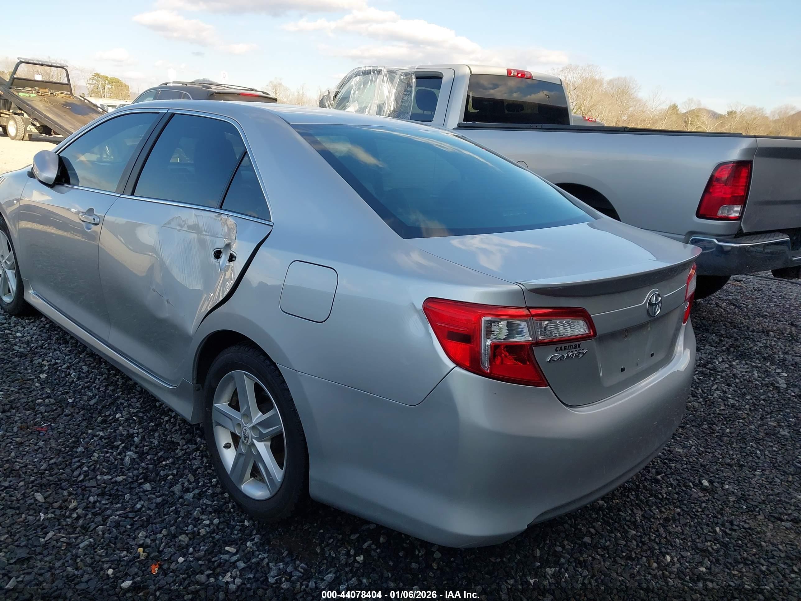 TOYOTA CAMRY image 3