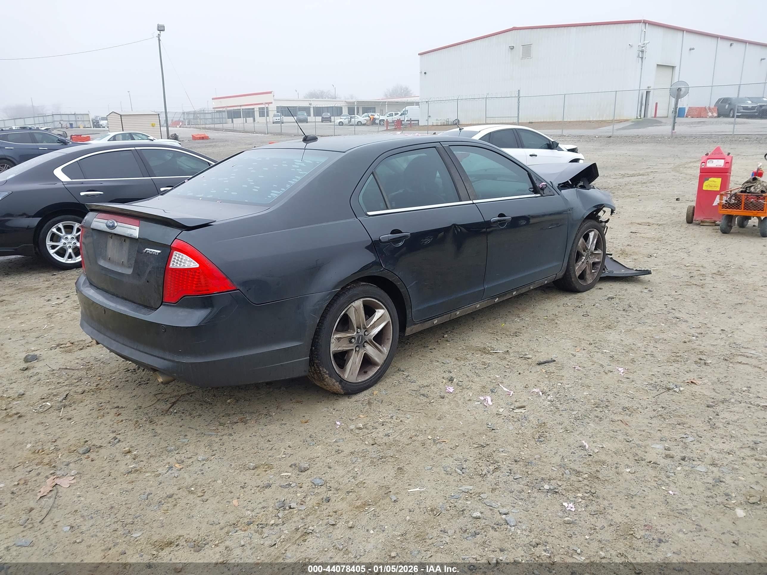 FORD FUSION image 4