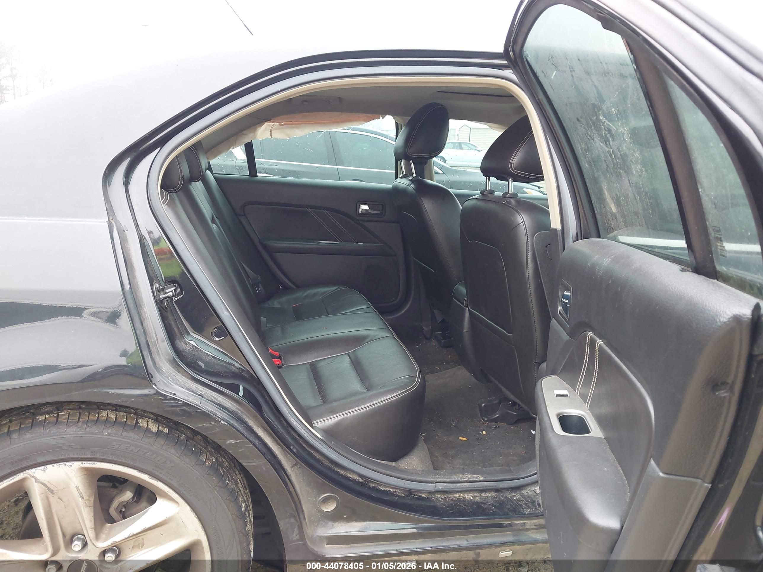FORD FUSION image 8