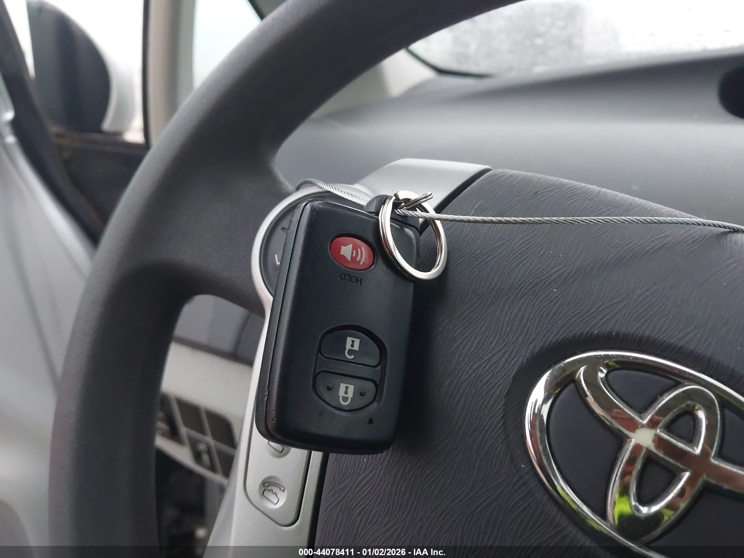 TOYOTA PRIUS image 11