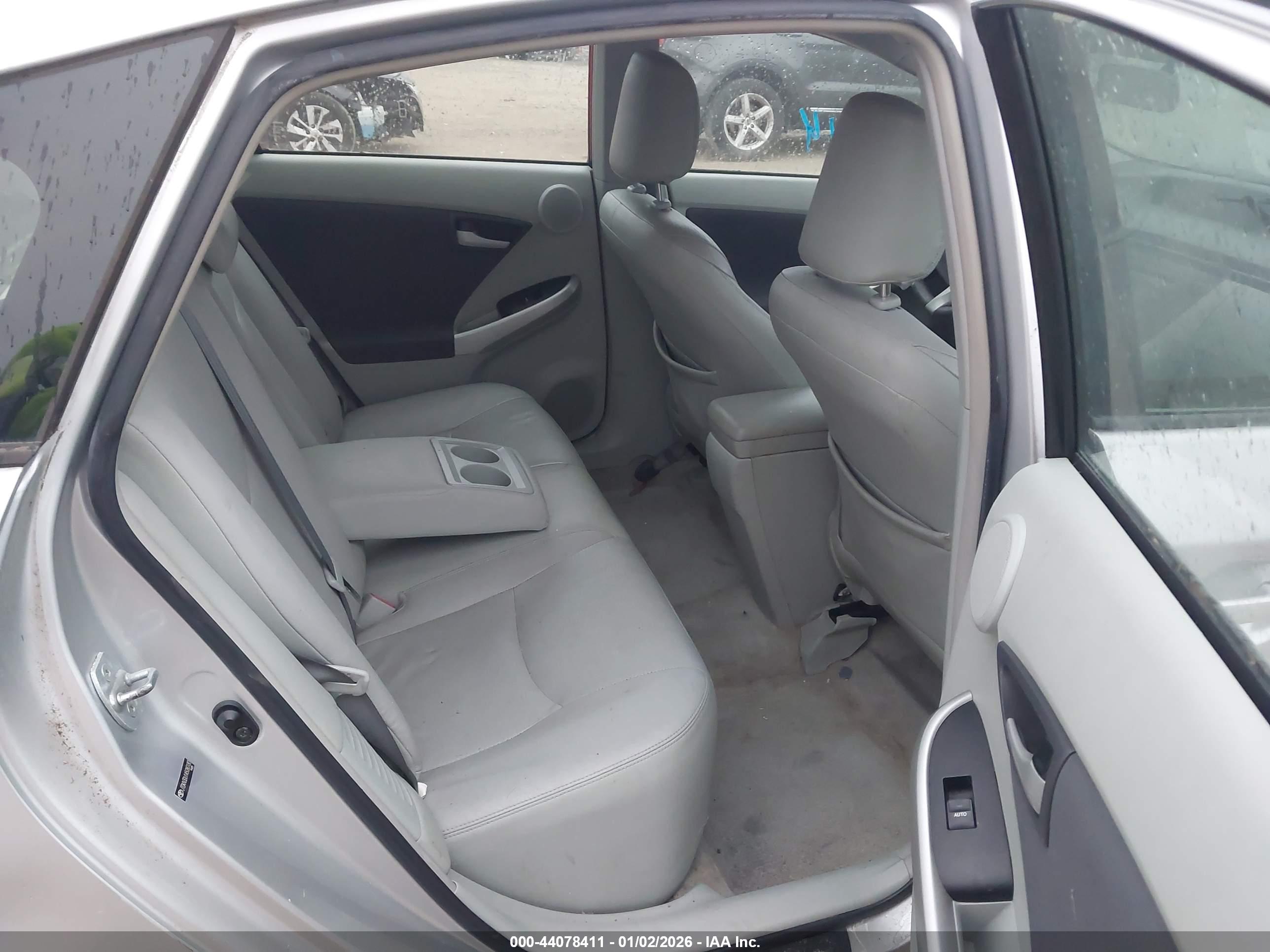 TOYOTA PRIUS image 8