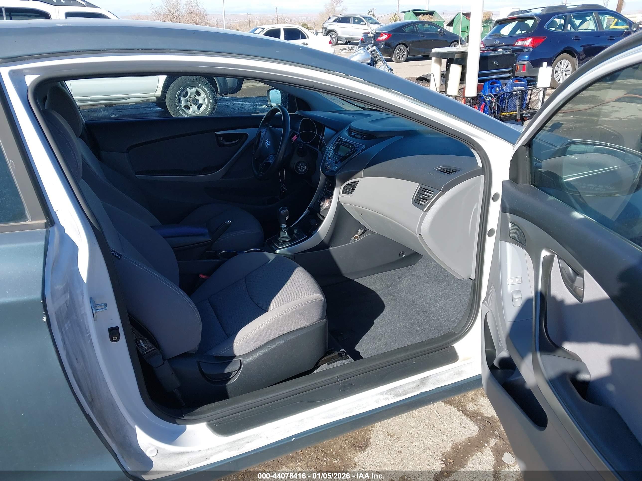 HYUNDAI ELANTRA image 5