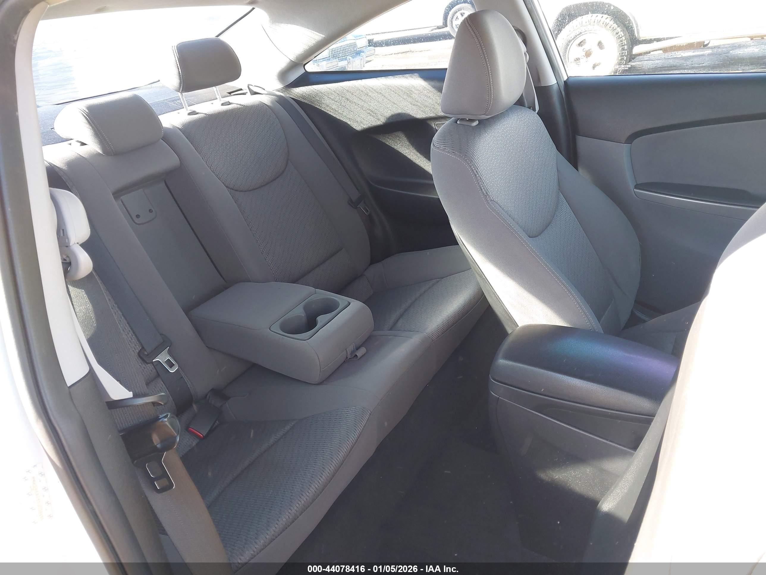 HYUNDAI ELANTRA image 8