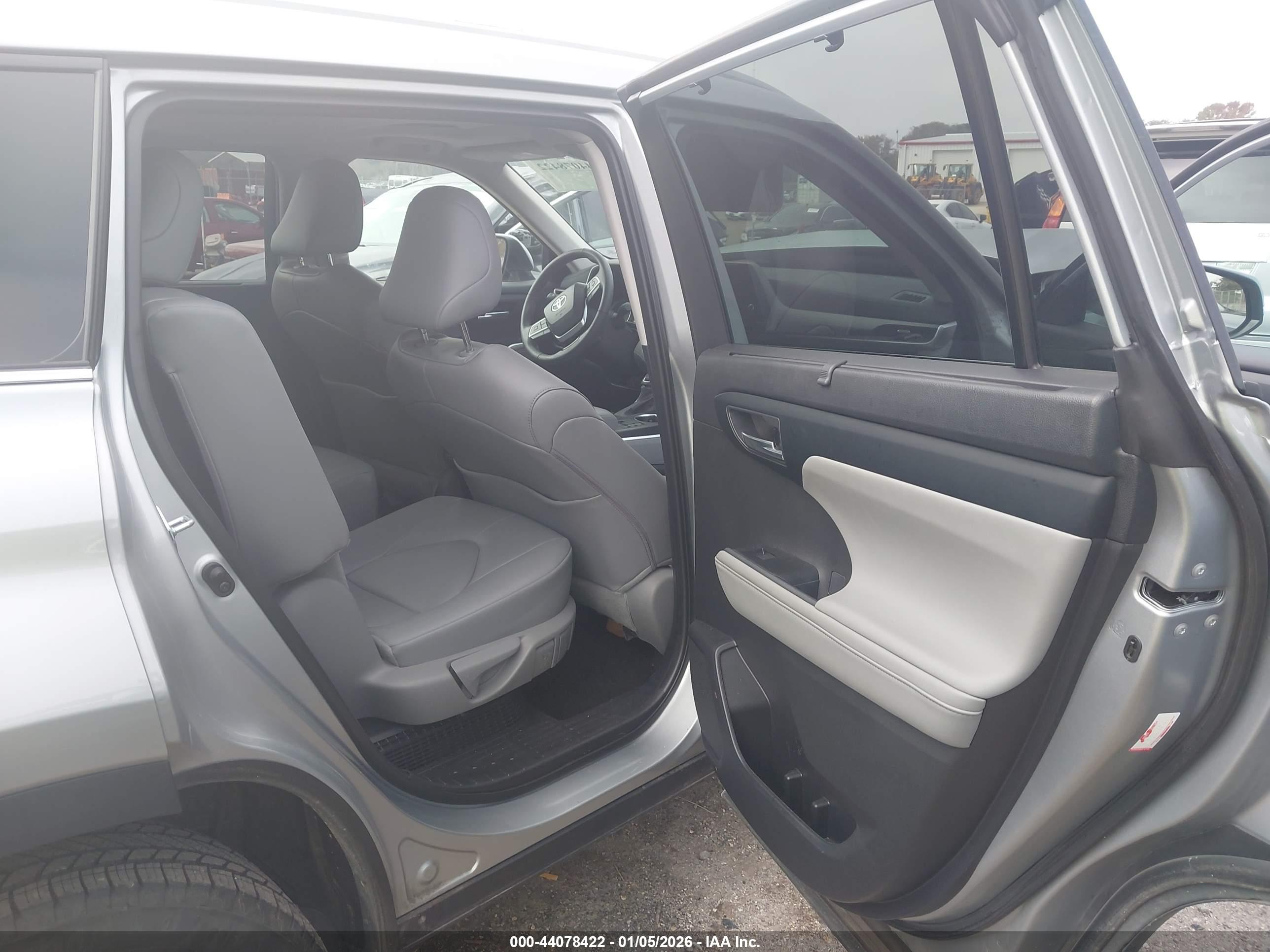 TOYOTA HIGHLANDER image 8