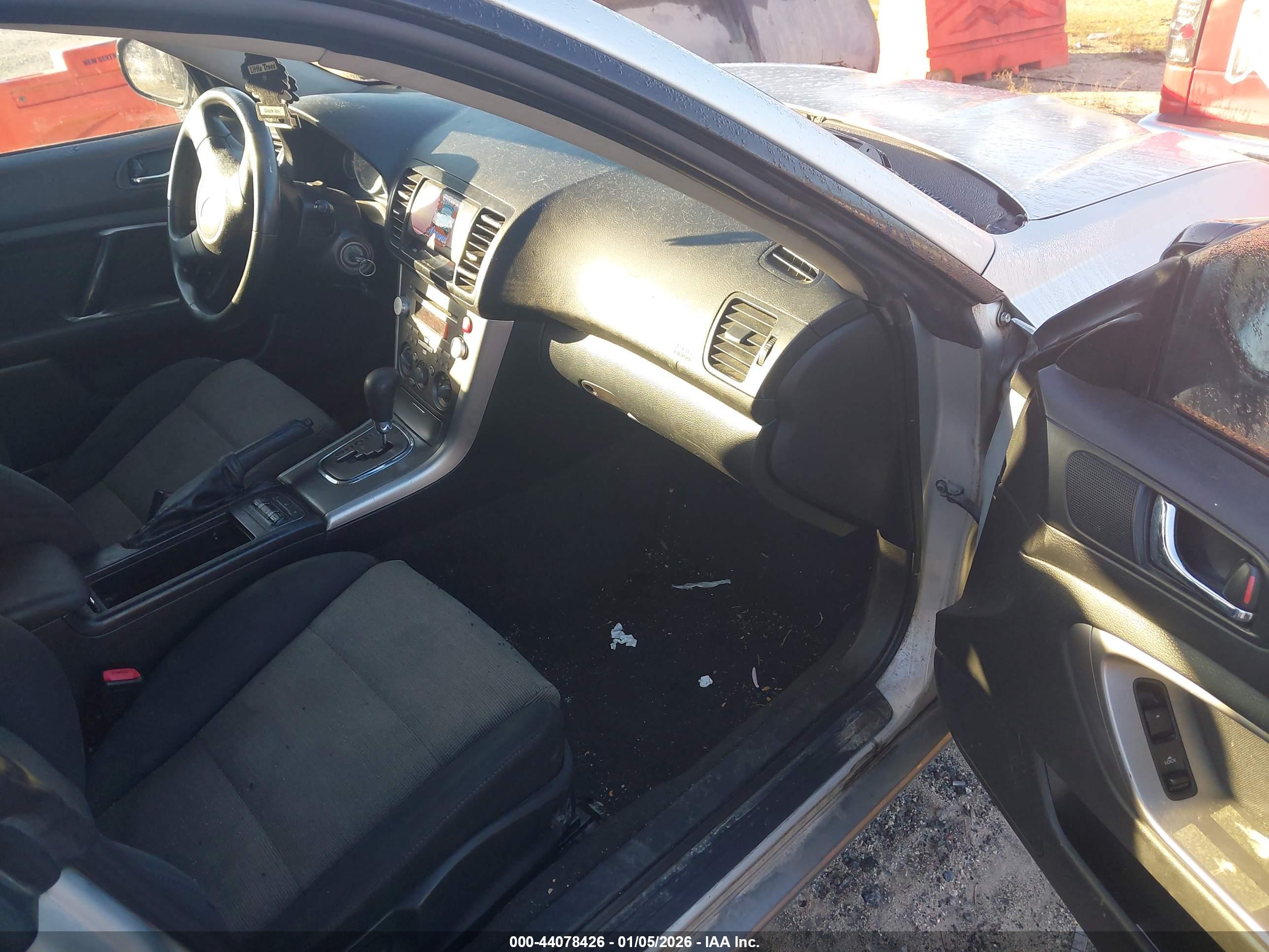 SUBARU OUTBACK image 5