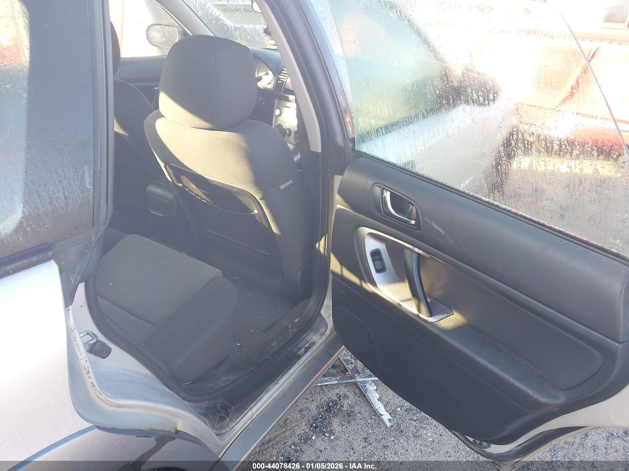 SUBARU OUTBACK image 8