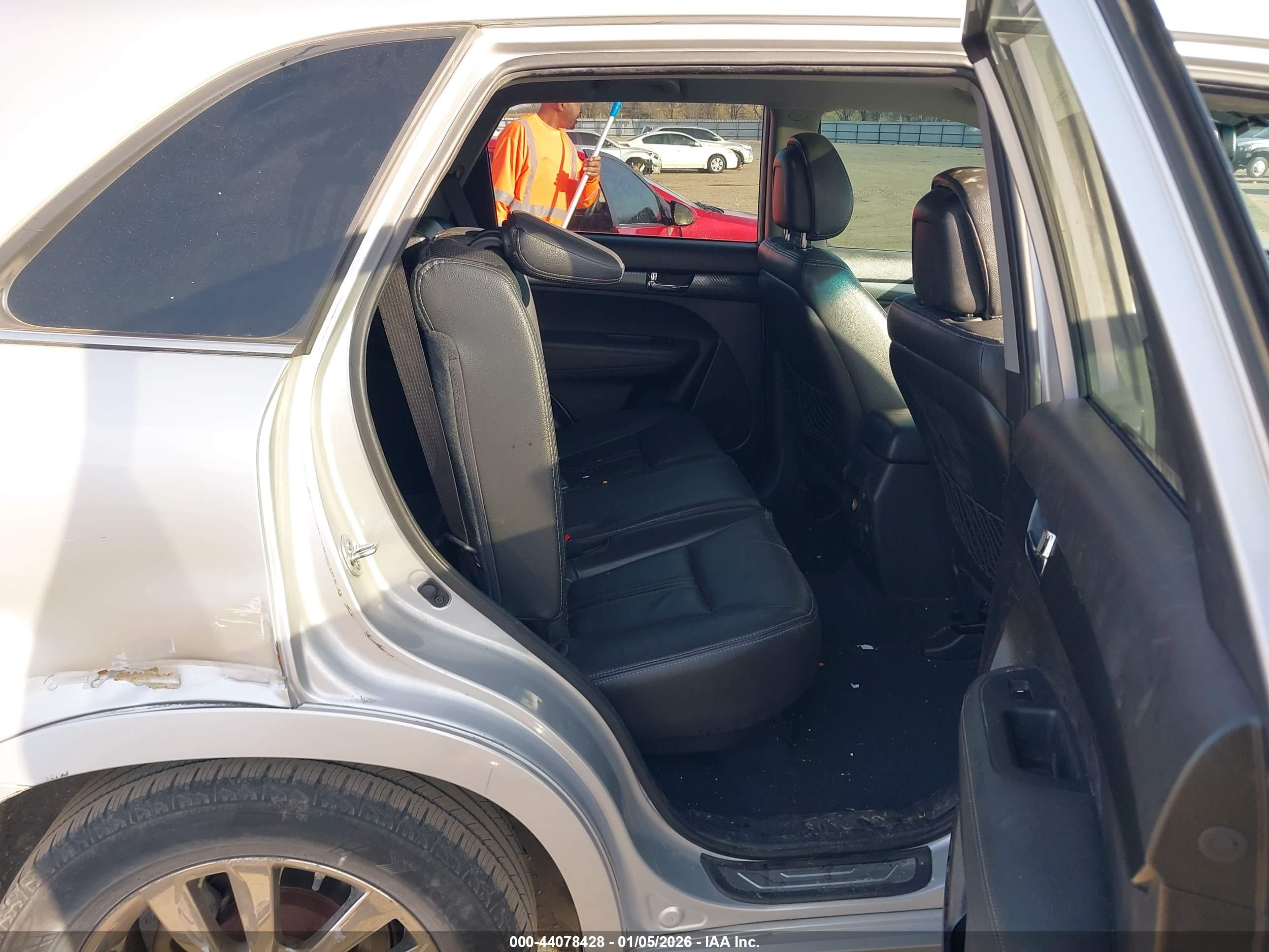 KIA SORENTO image 8