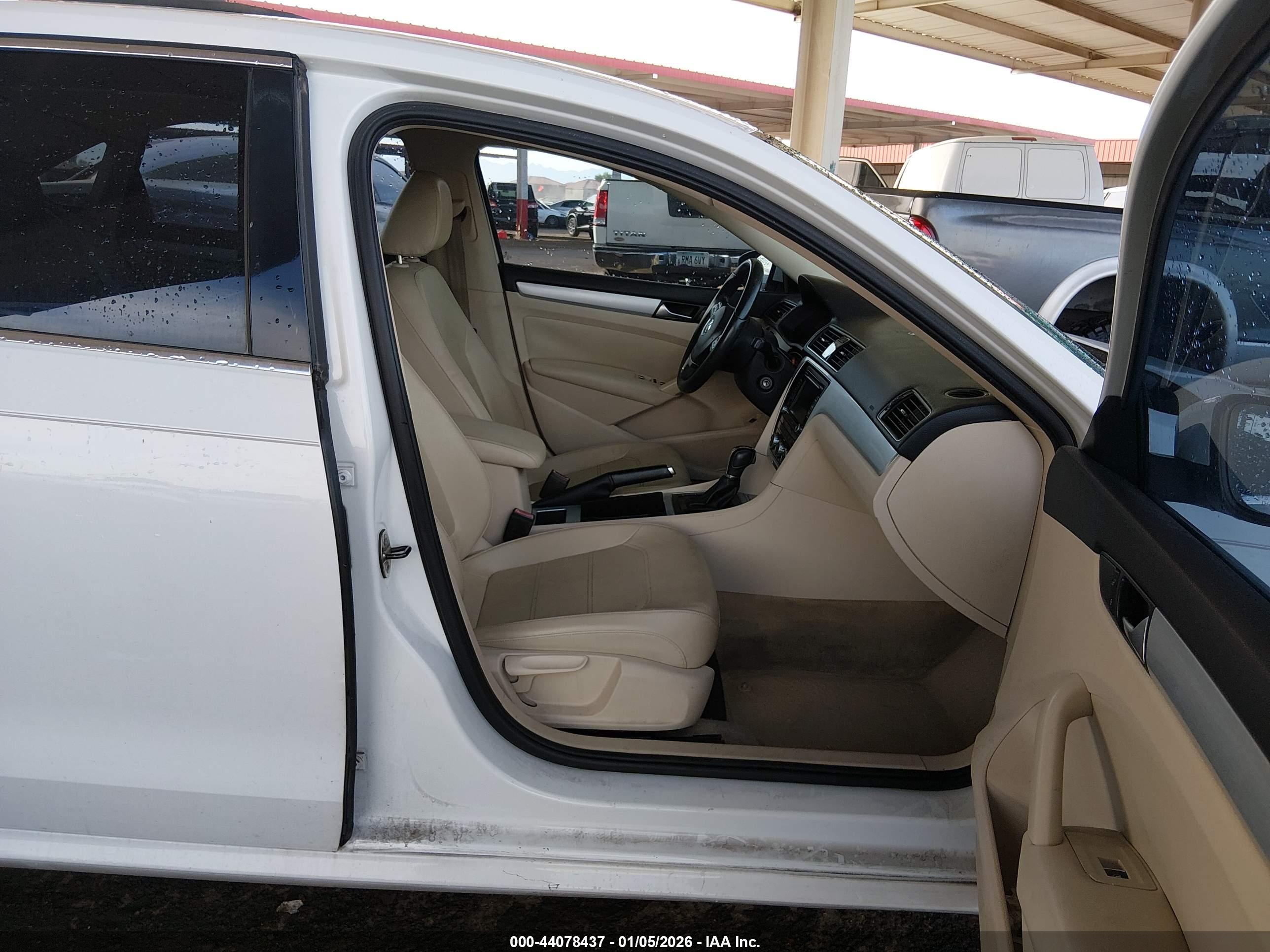 VOLKSWAGEN PASSAT image 5