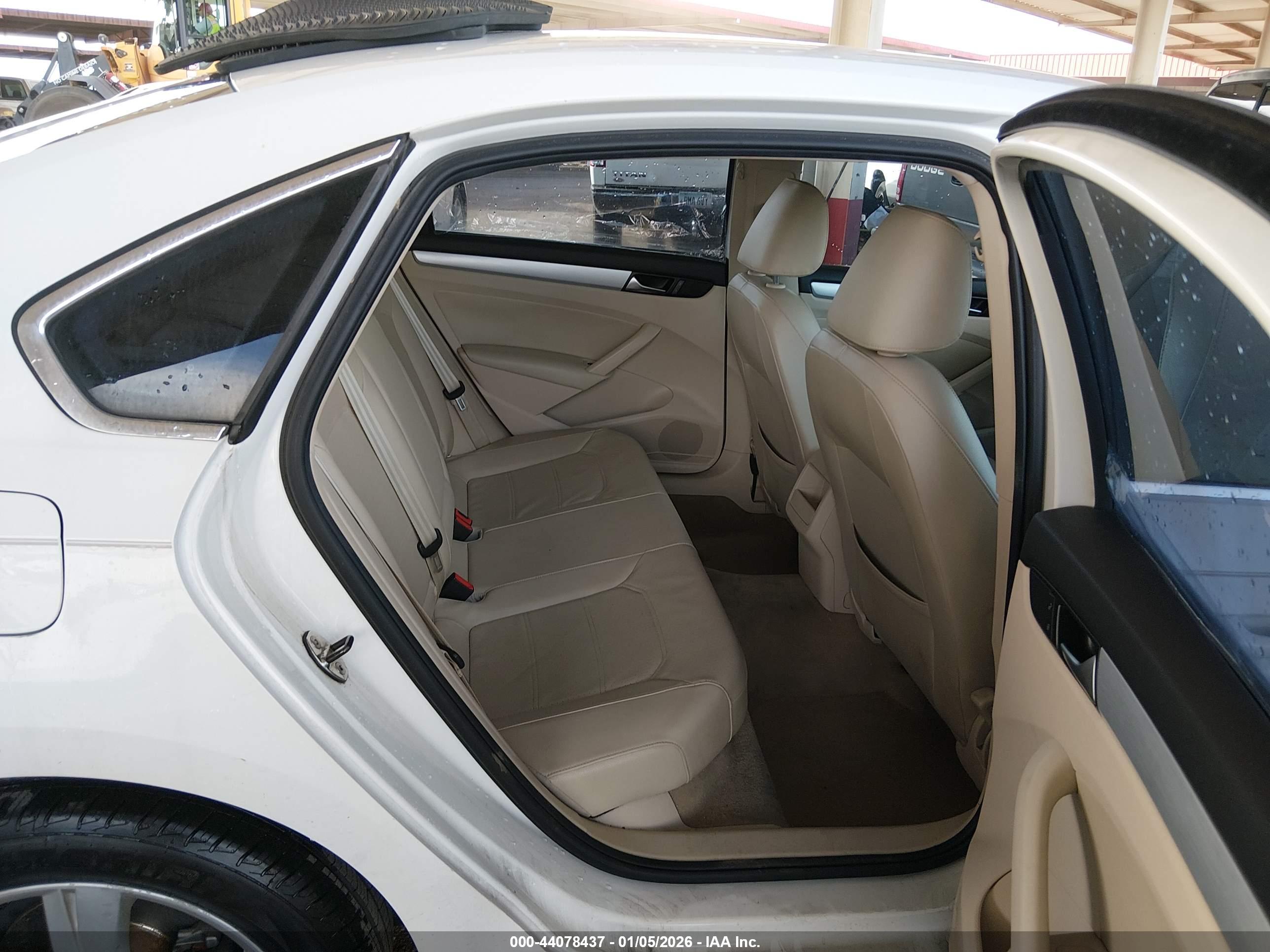 VOLKSWAGEN PASSAT image 8