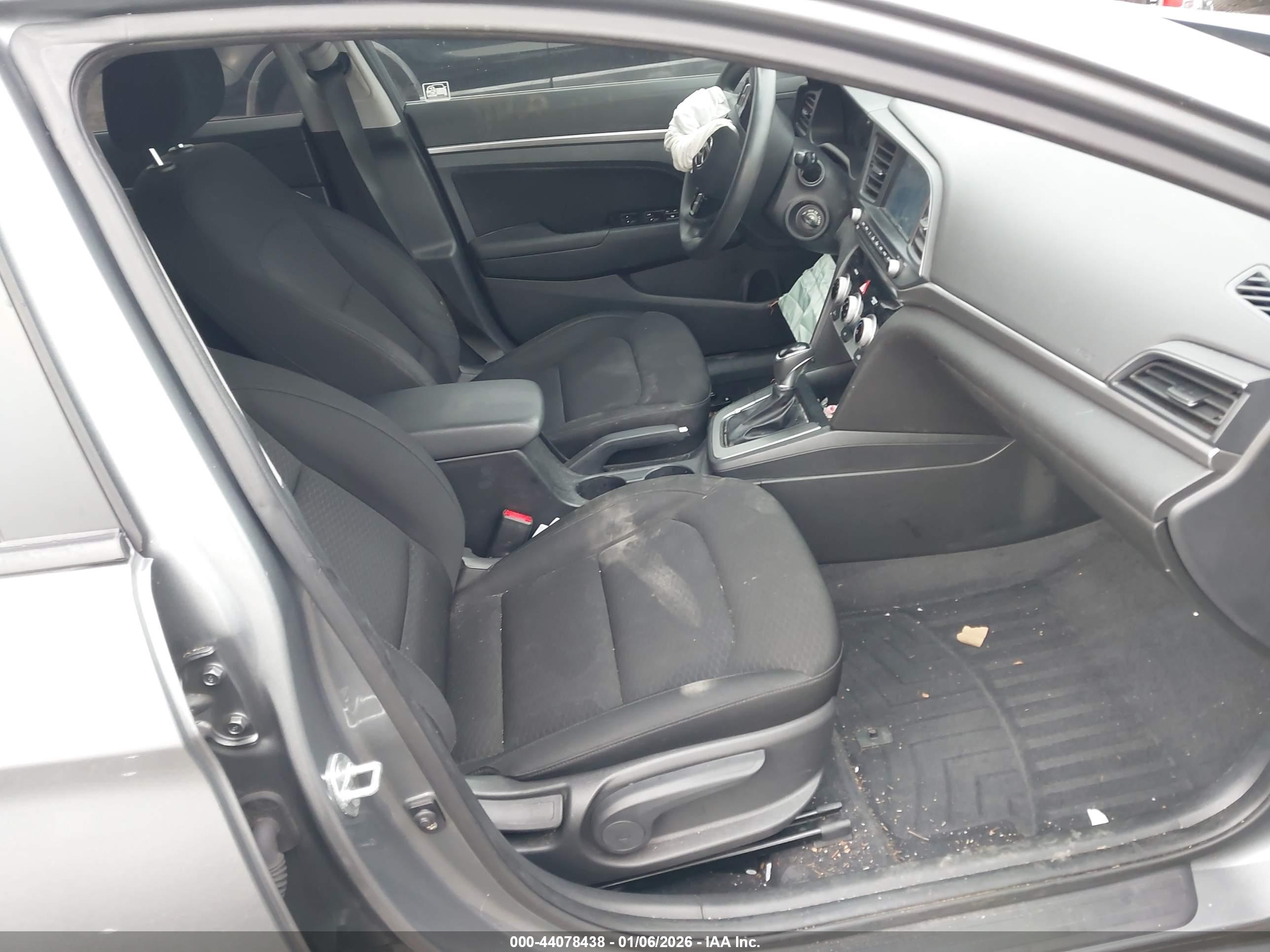 HYUNDAI ELANTRA image 5