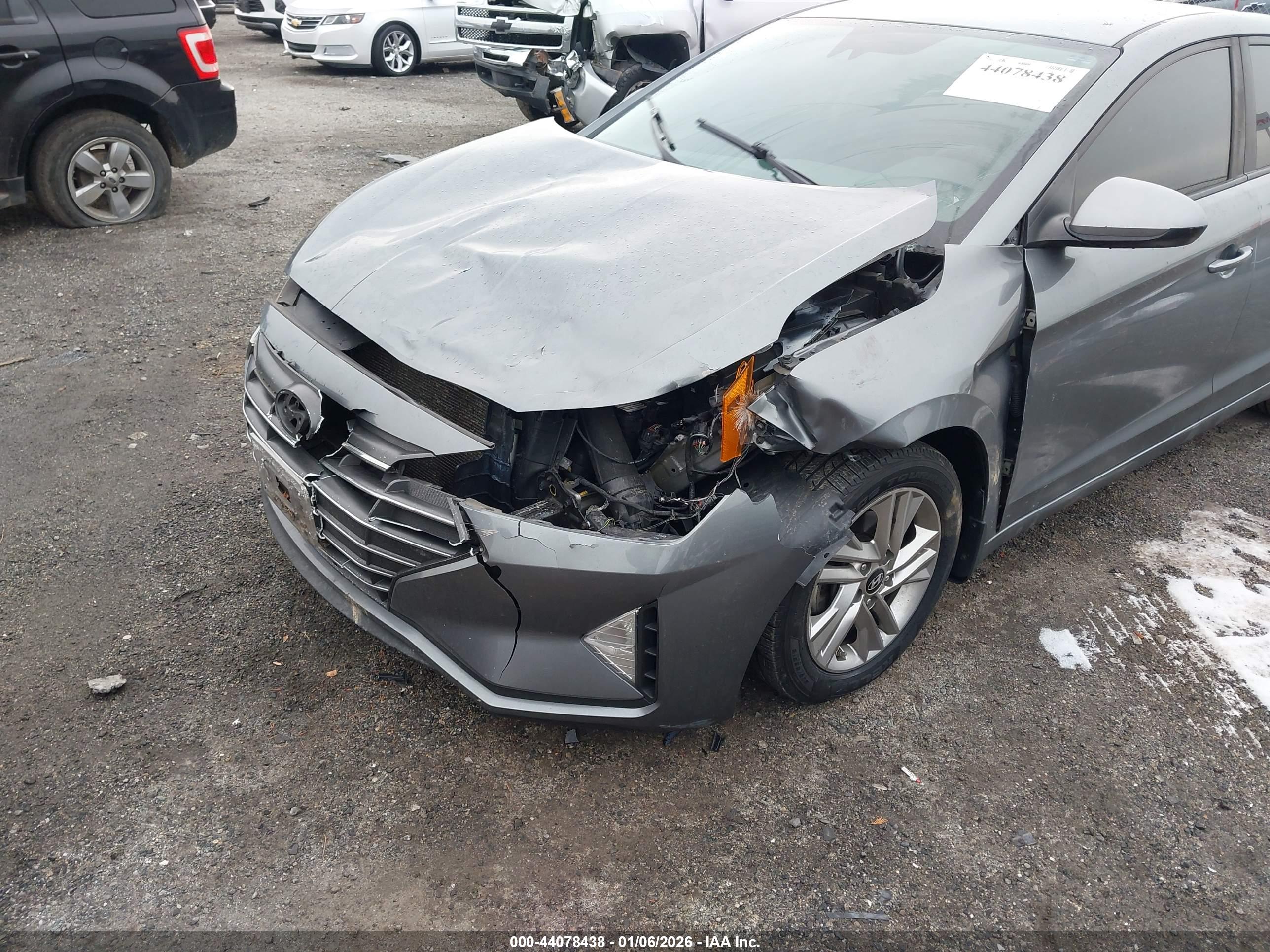 HYUNDAI ELANTRA image 6