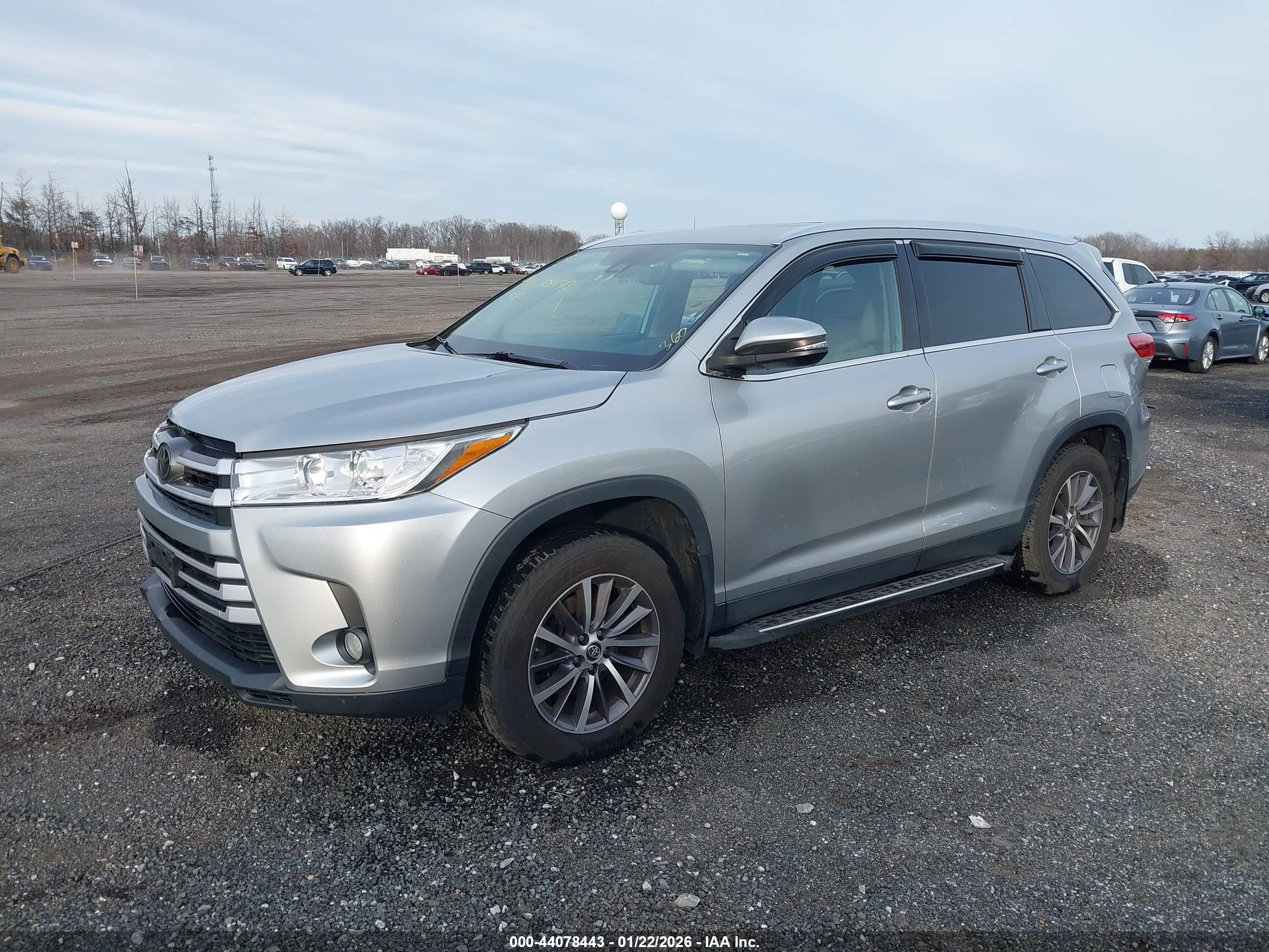 TOYOTA HIGHLANDER image 2