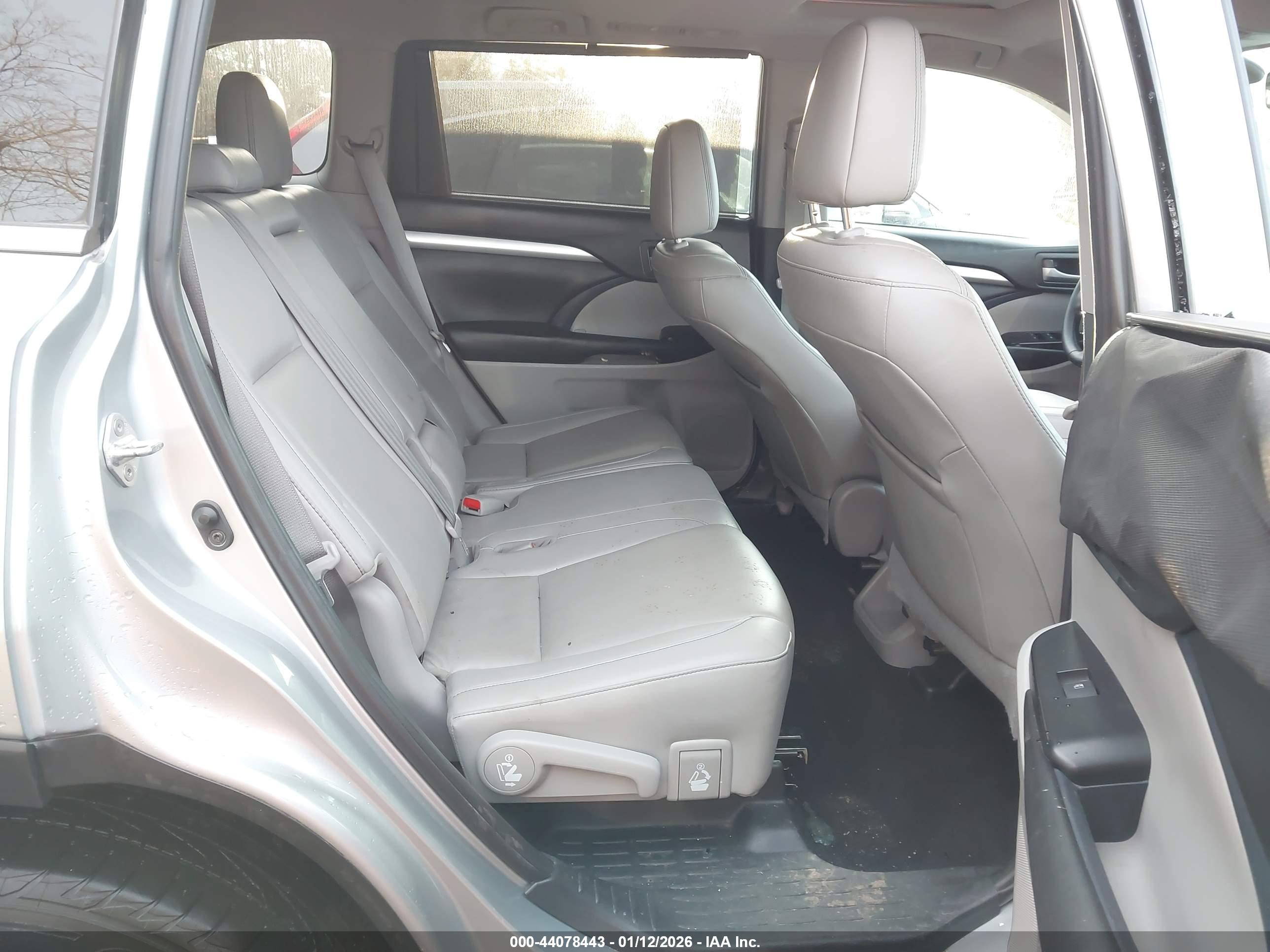 TOYOTA HIGHLANDER image 8