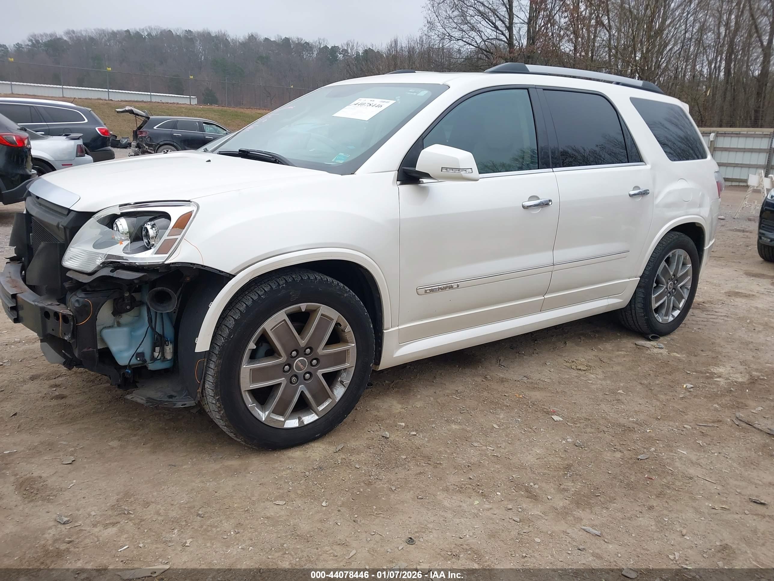 GMC ACADIA image 2