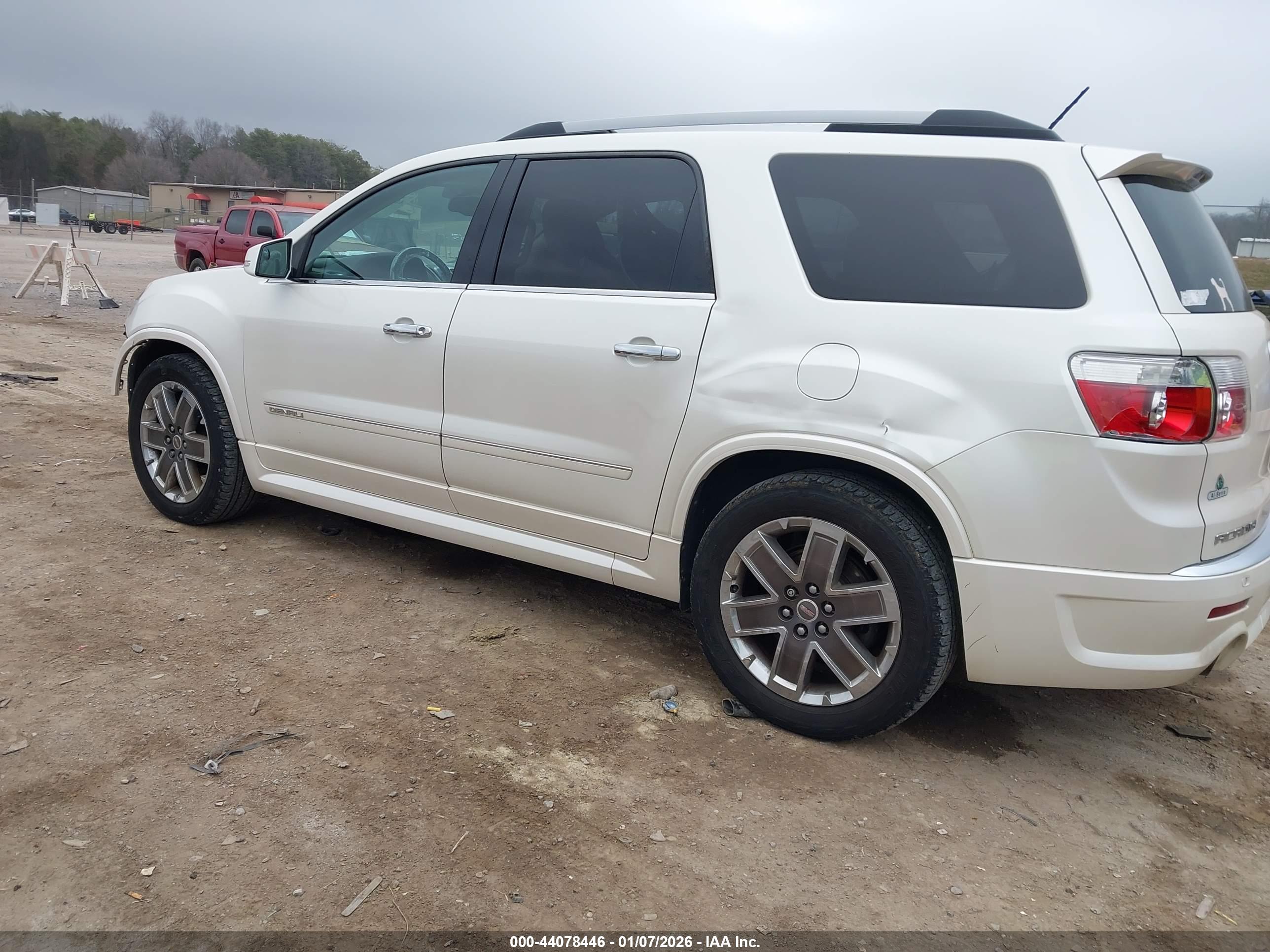GMC ACADIA image 3