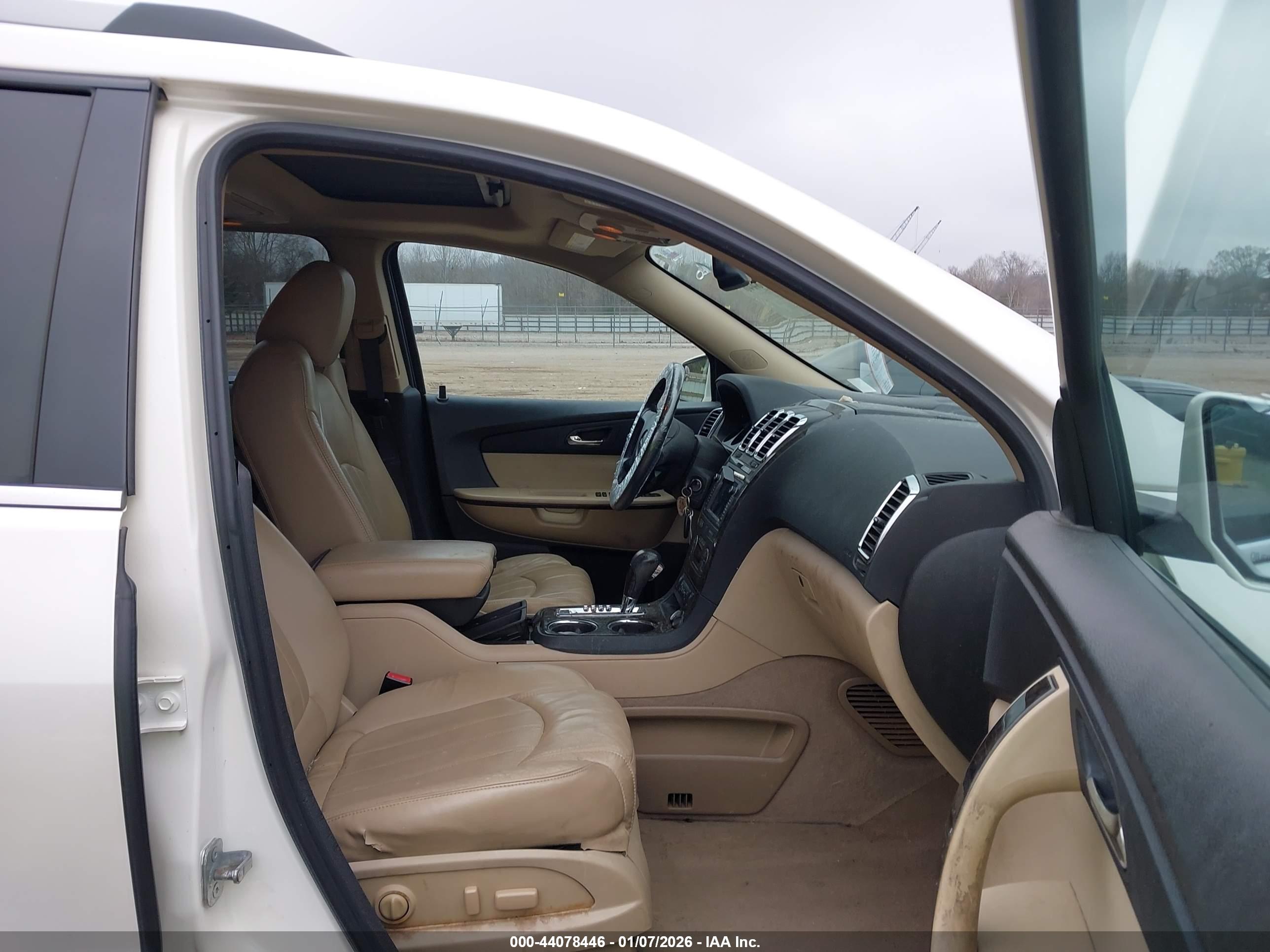 GMC ACADIA image 5