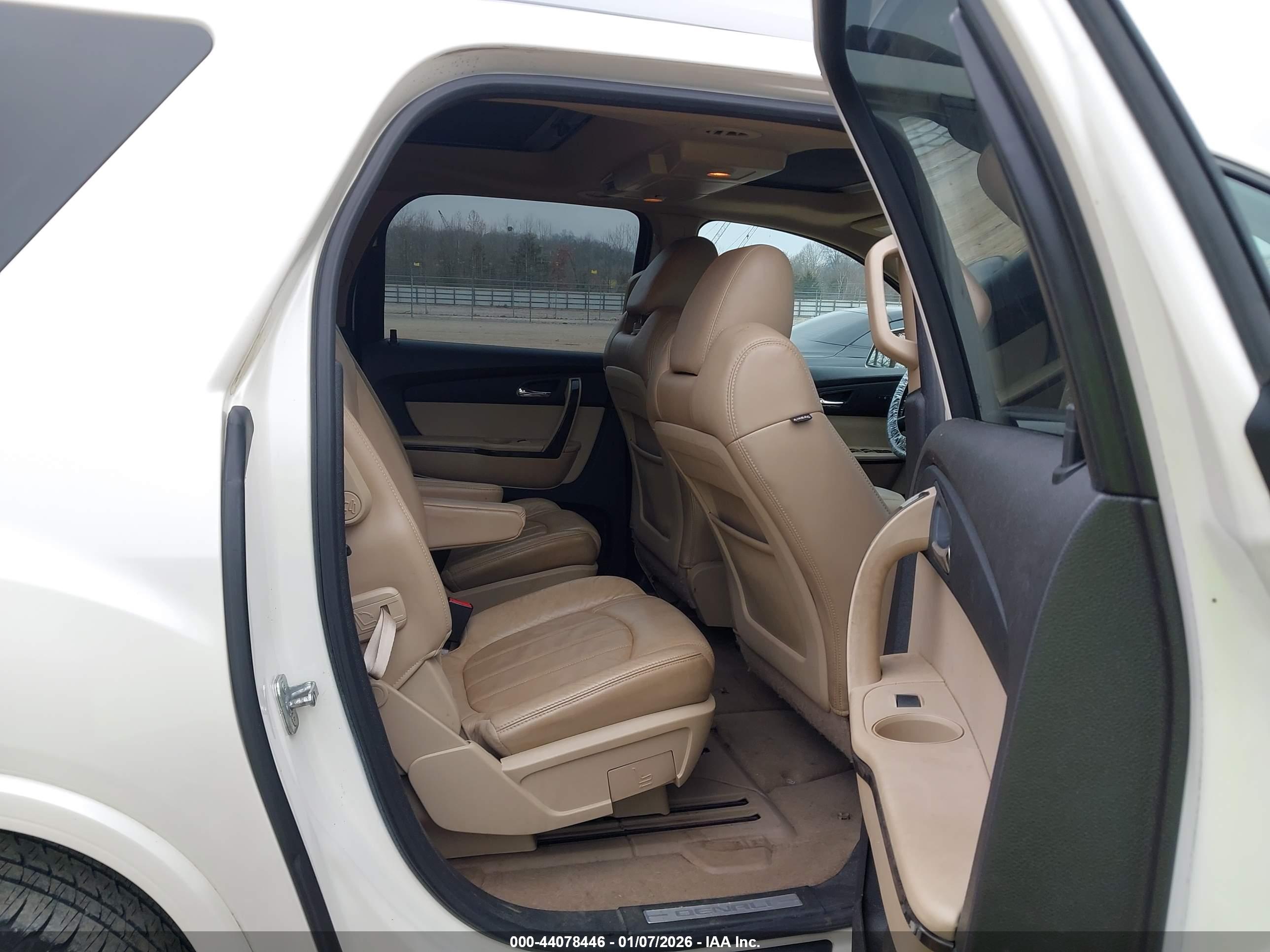 GMC ACADIA image 8