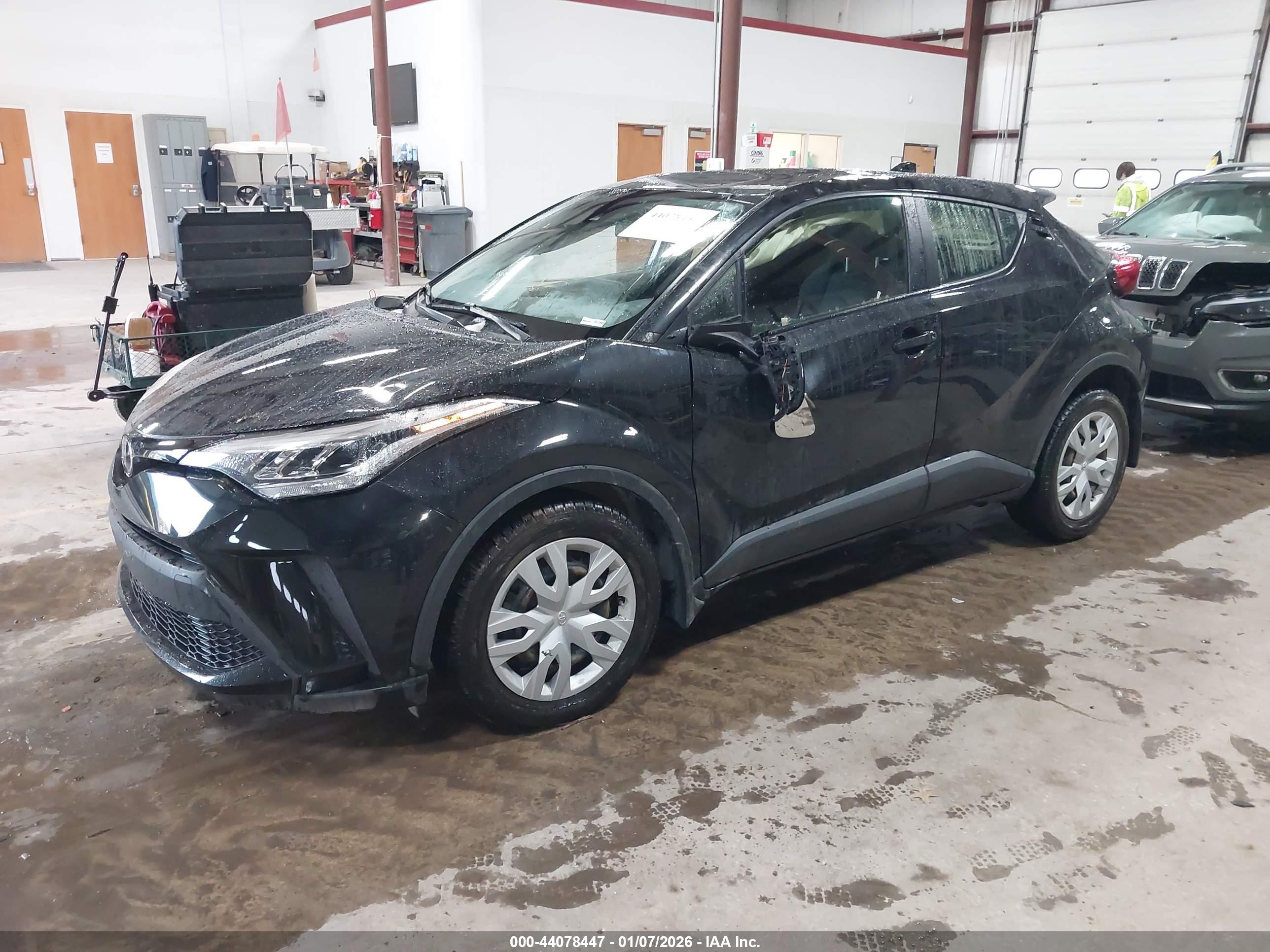 TOYOTA C-HR image 2