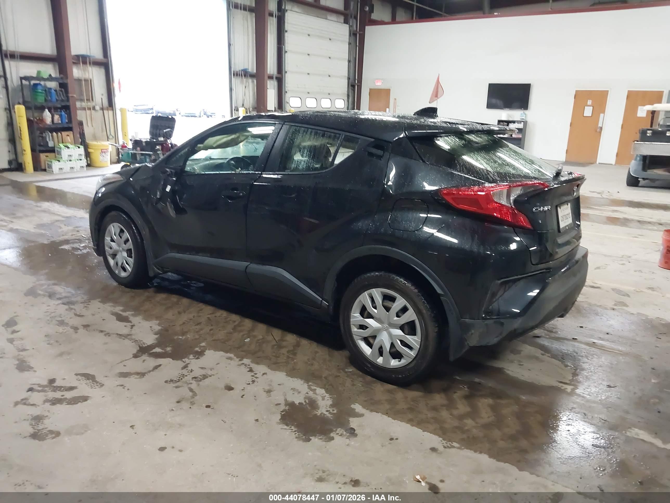 TOYOTA C-HR image 3