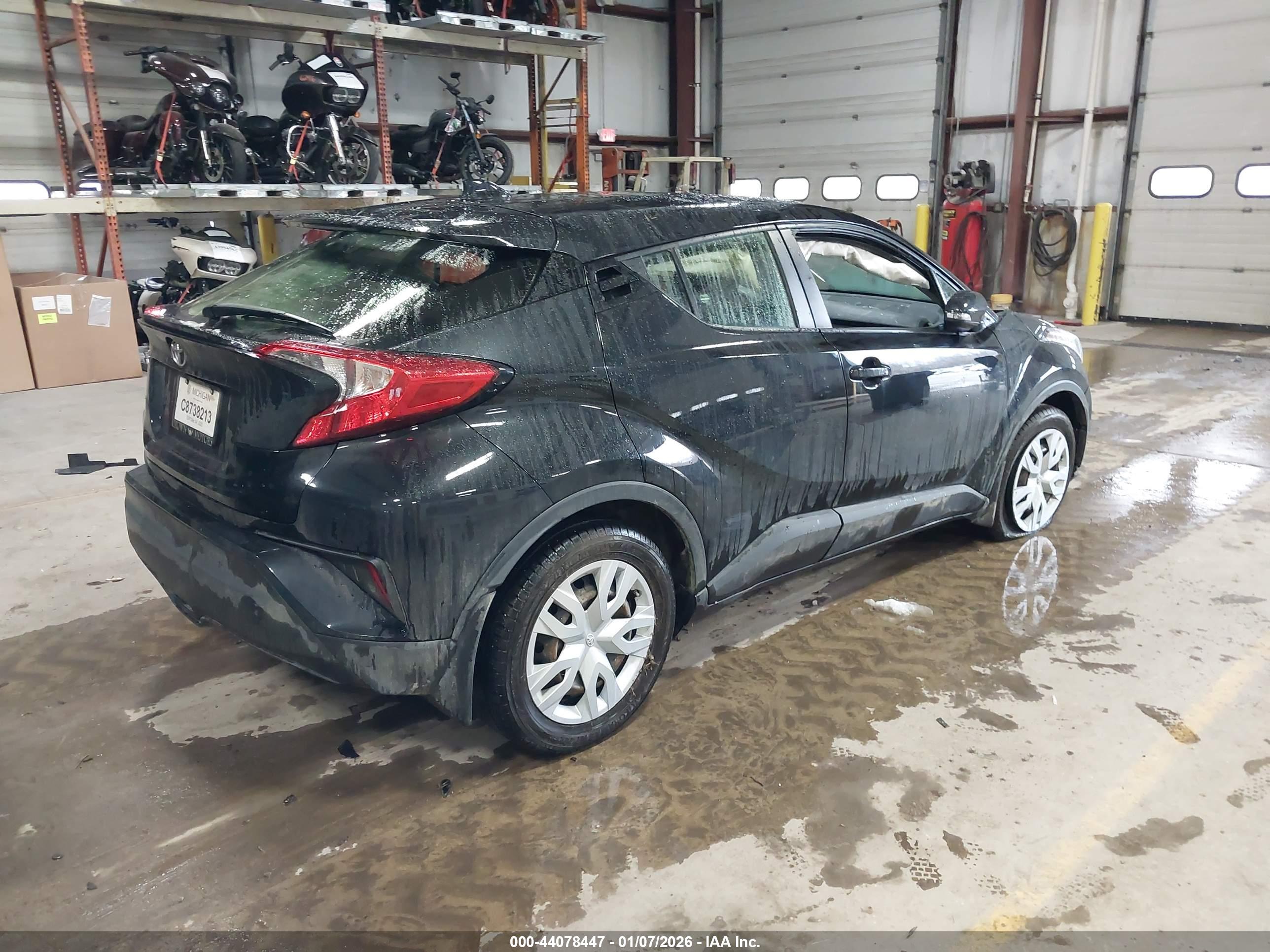 TOYOTA C-HR image 4