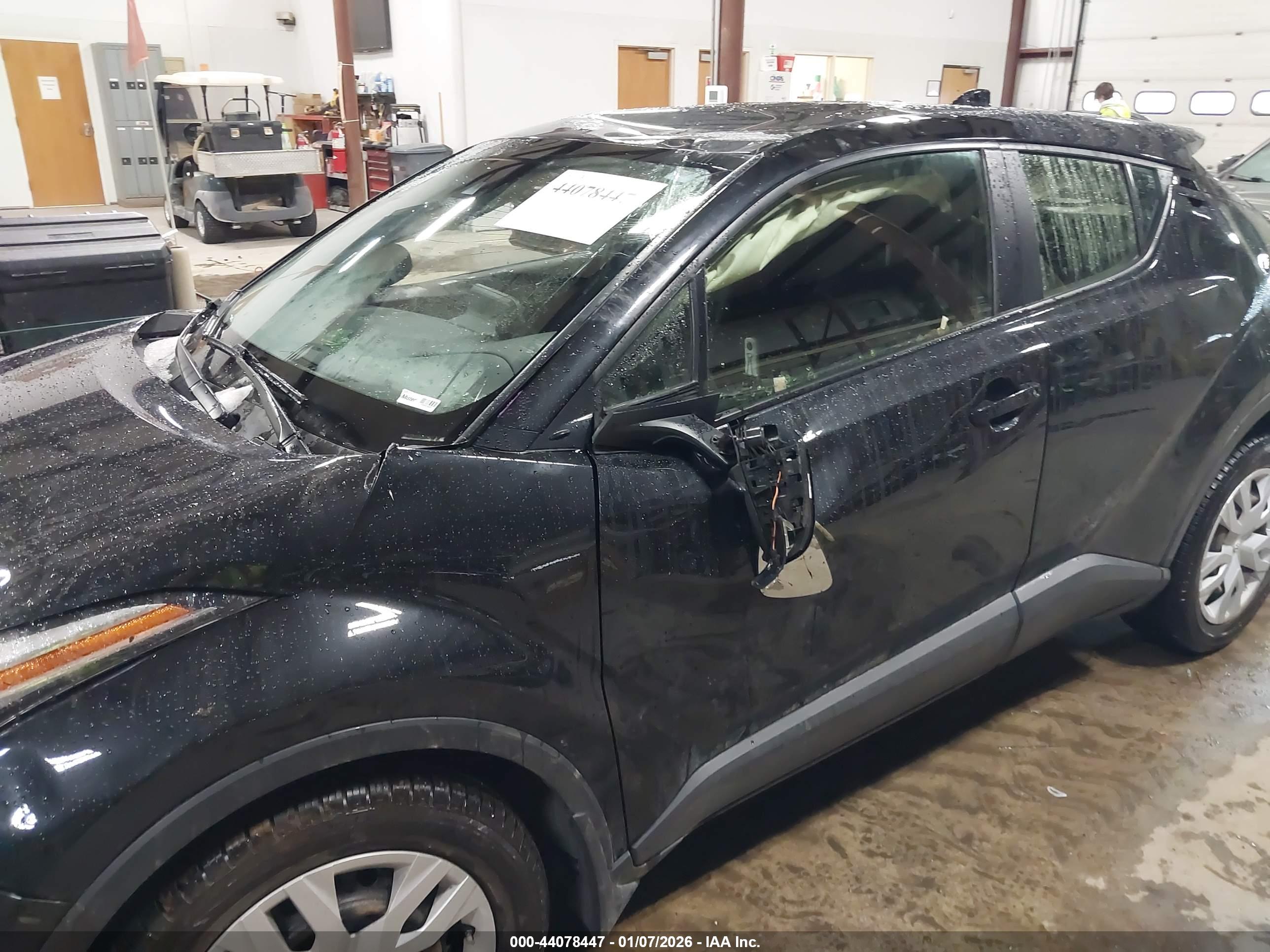 TOYOTA C-HR image 6