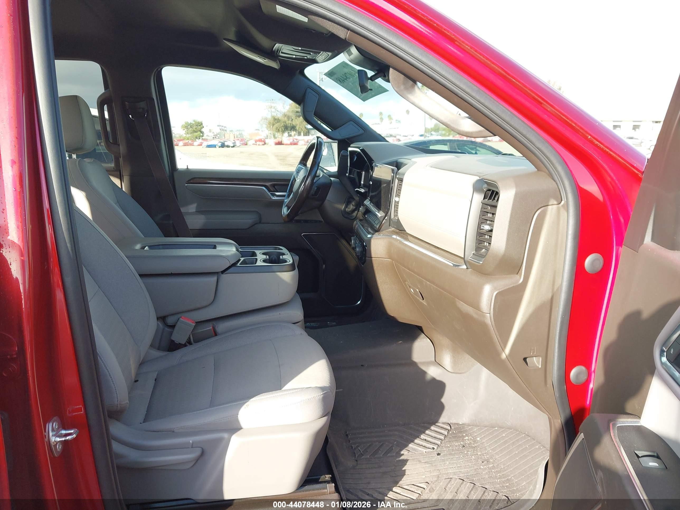 CHEVROLET SILVERADO image 5