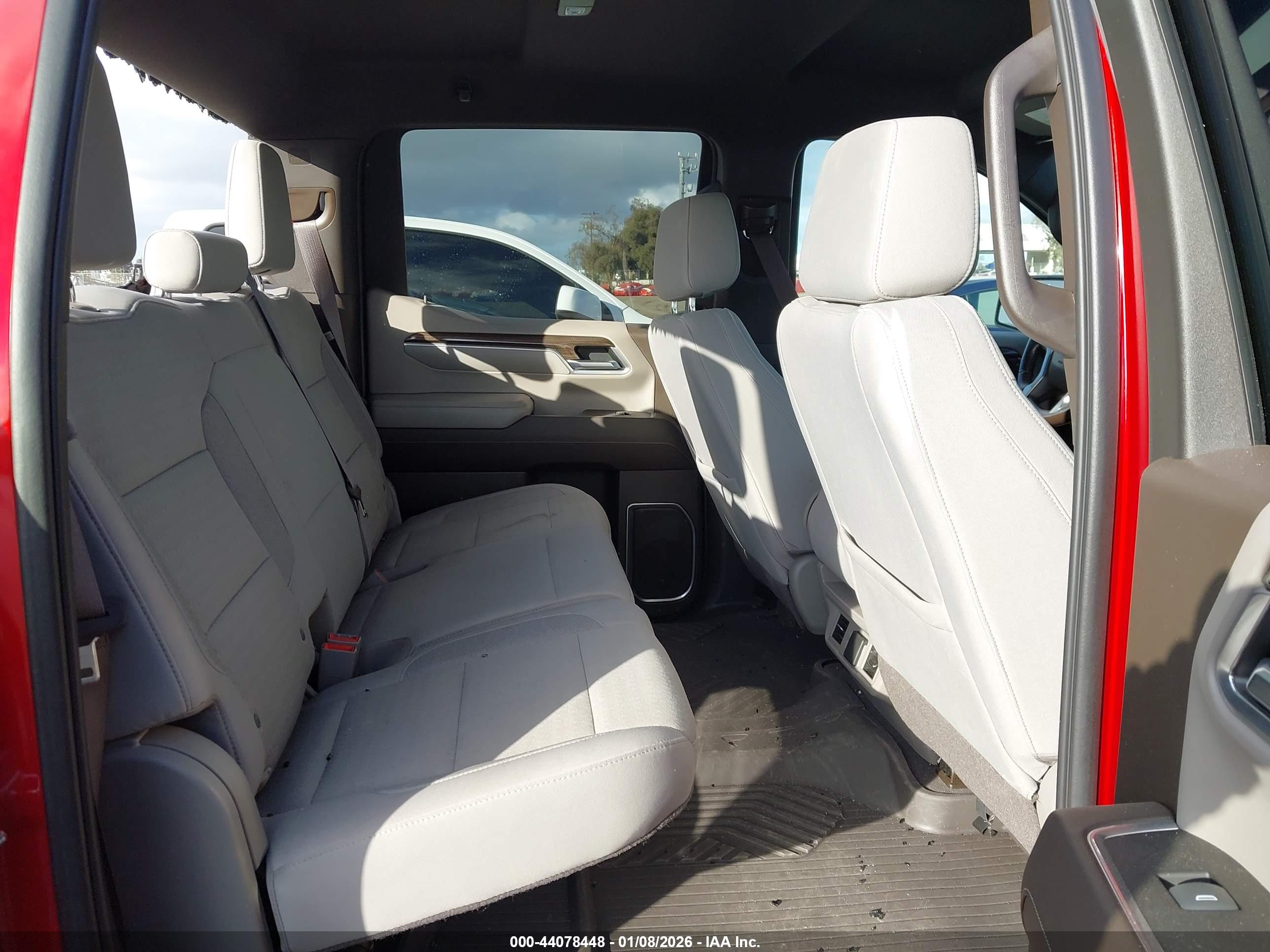 CHEVROLET SILVERADO image 8
