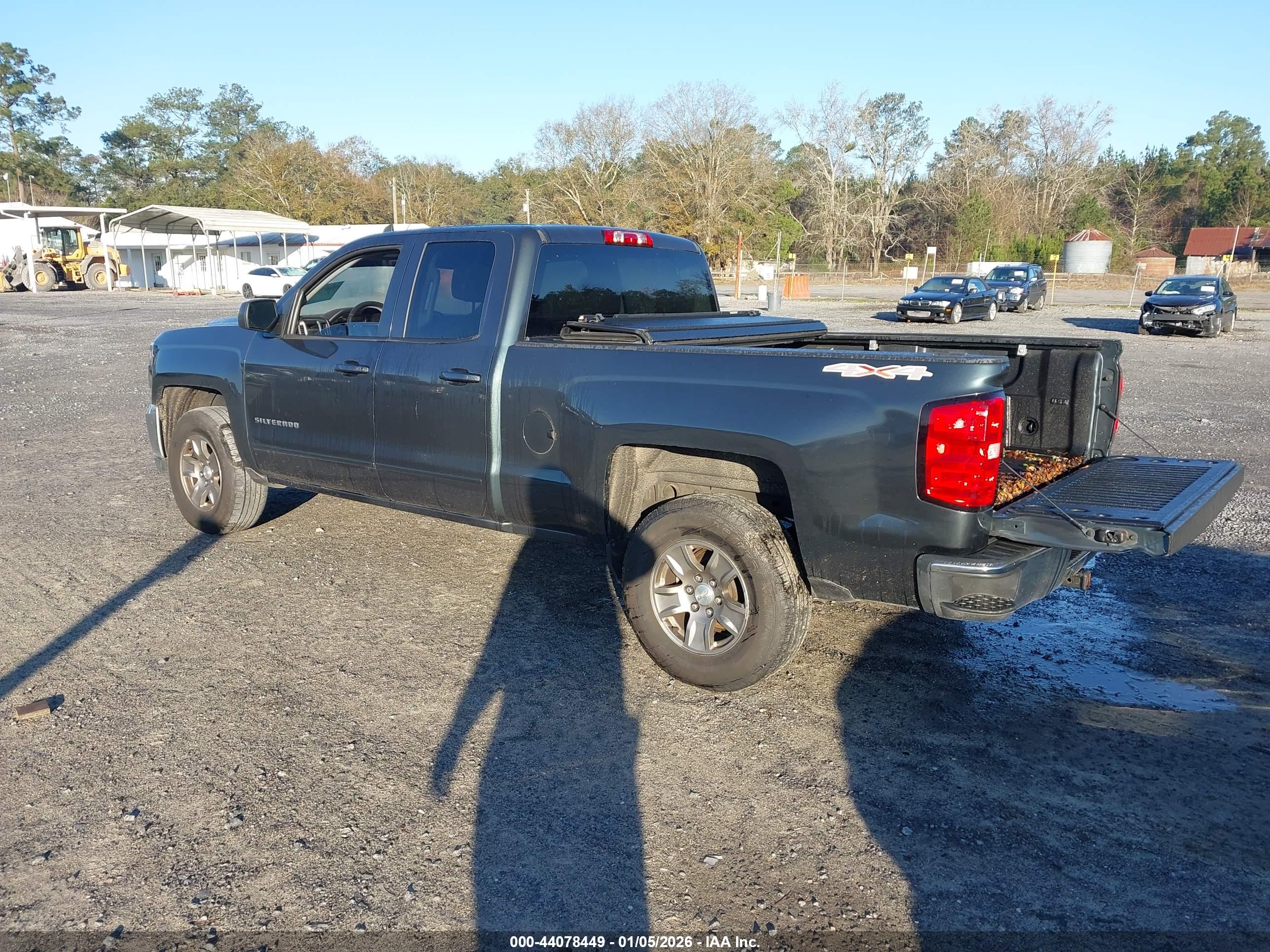 CHEVROLET SILVERADO image 3