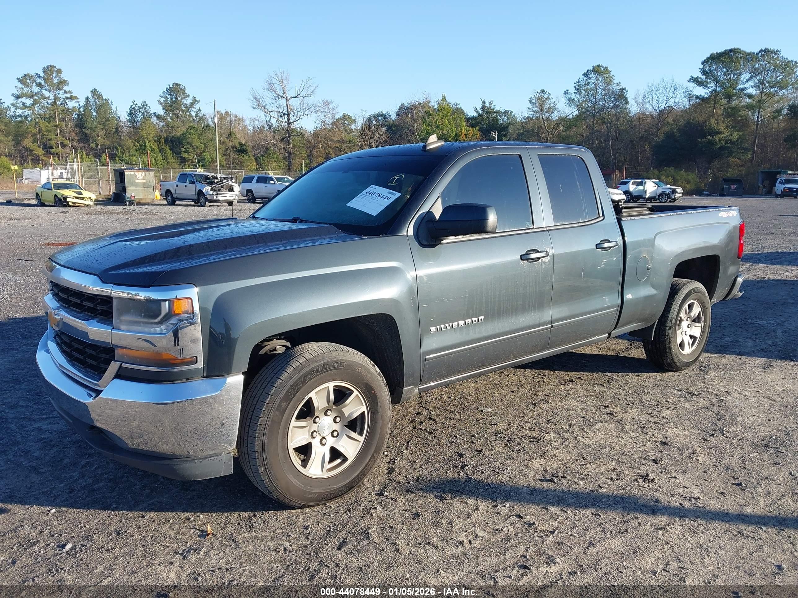 CHEVROLET SILVERADO image 6