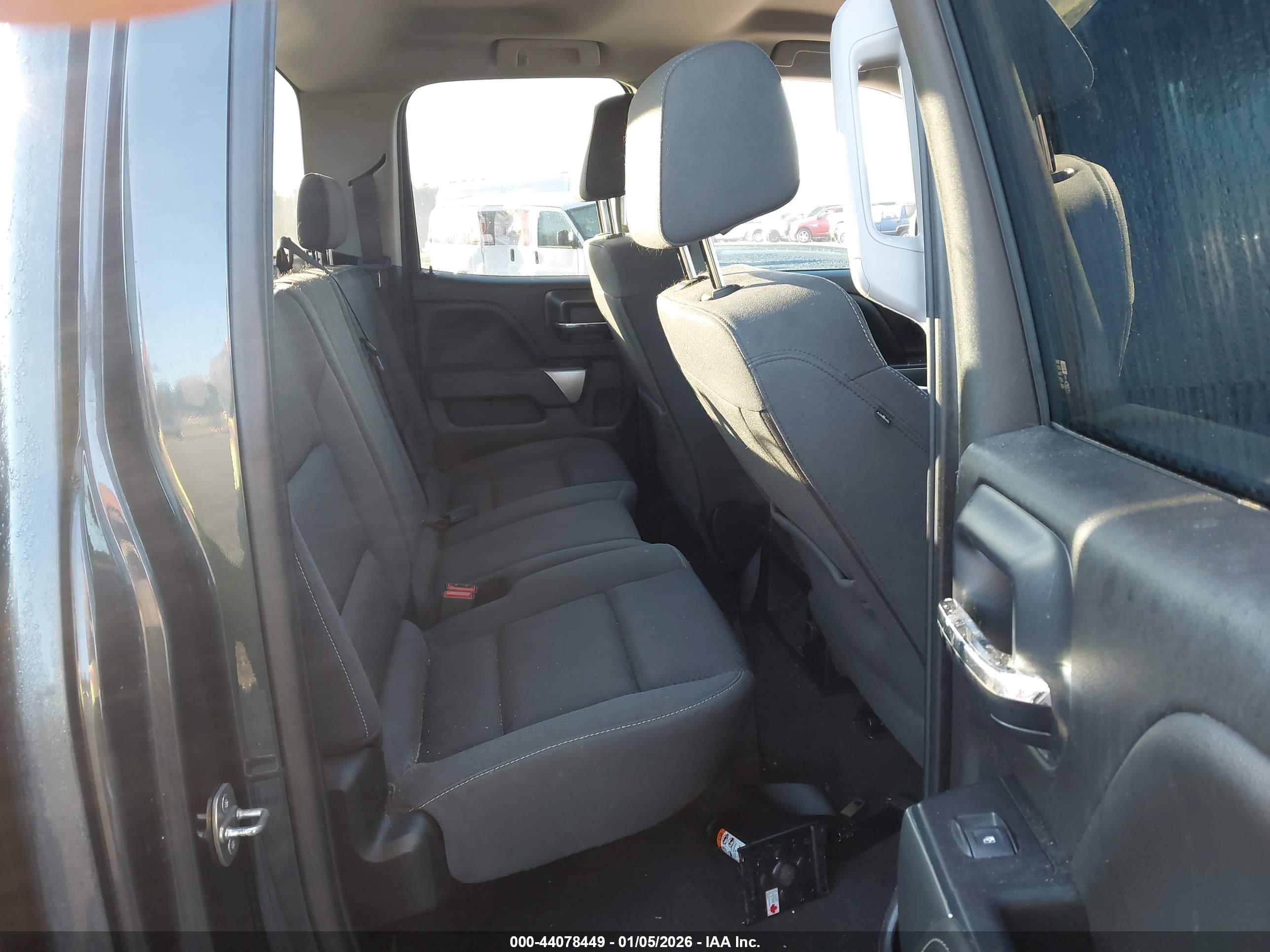 CHEVROLET SILVERADO image 8