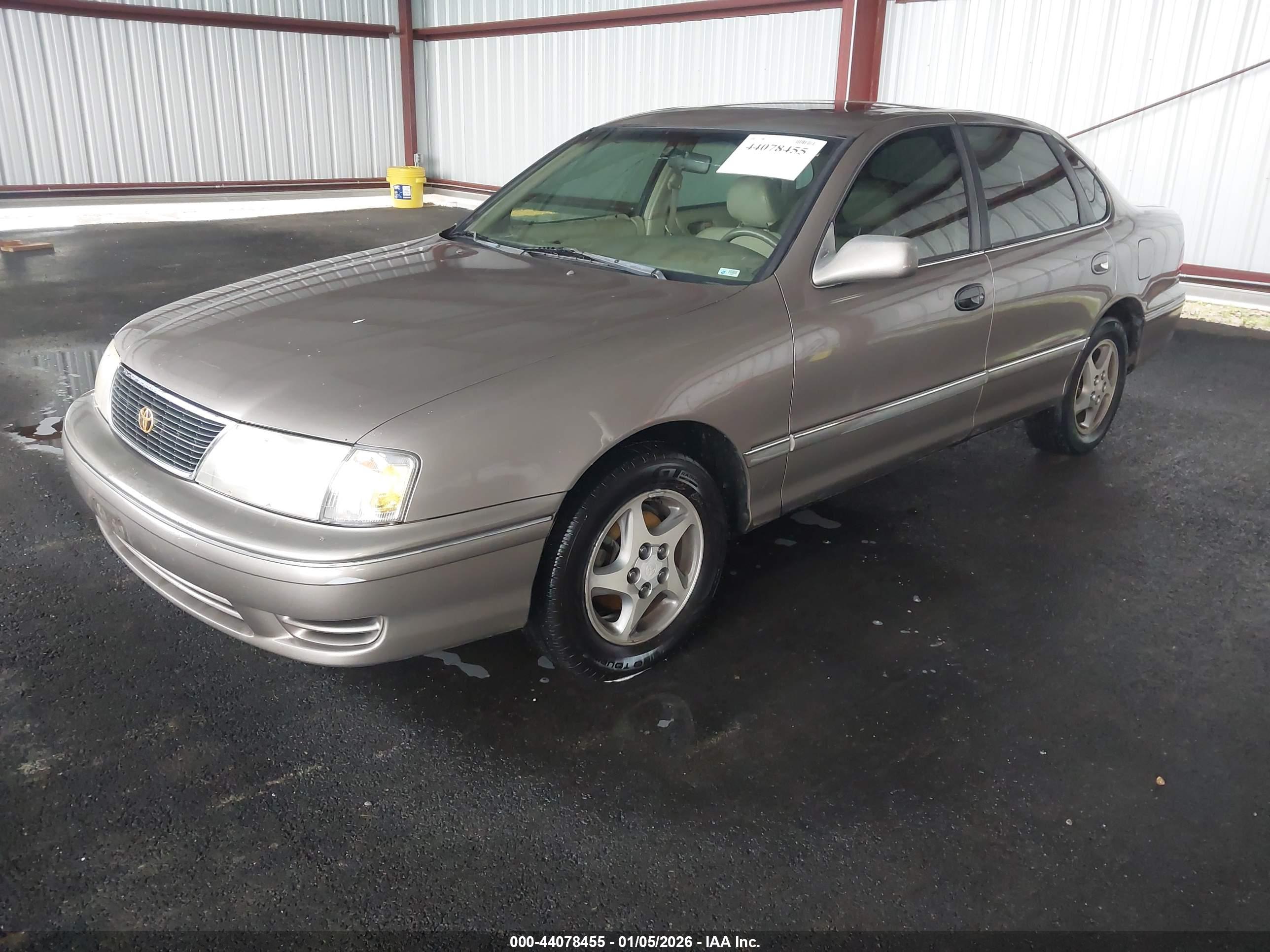 TOYOTA AVALON image 2
