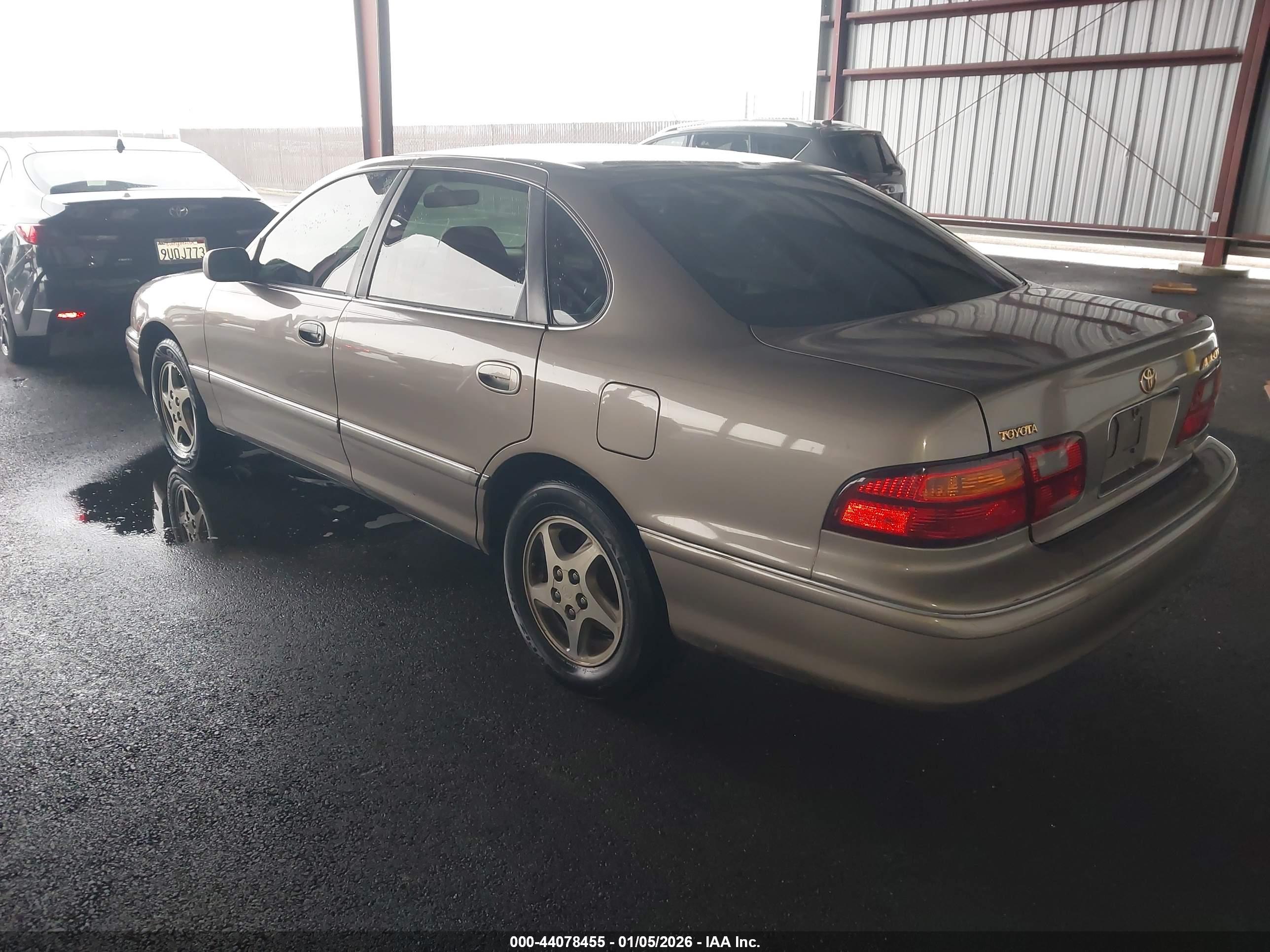 TOYOTA AVALON image 3
