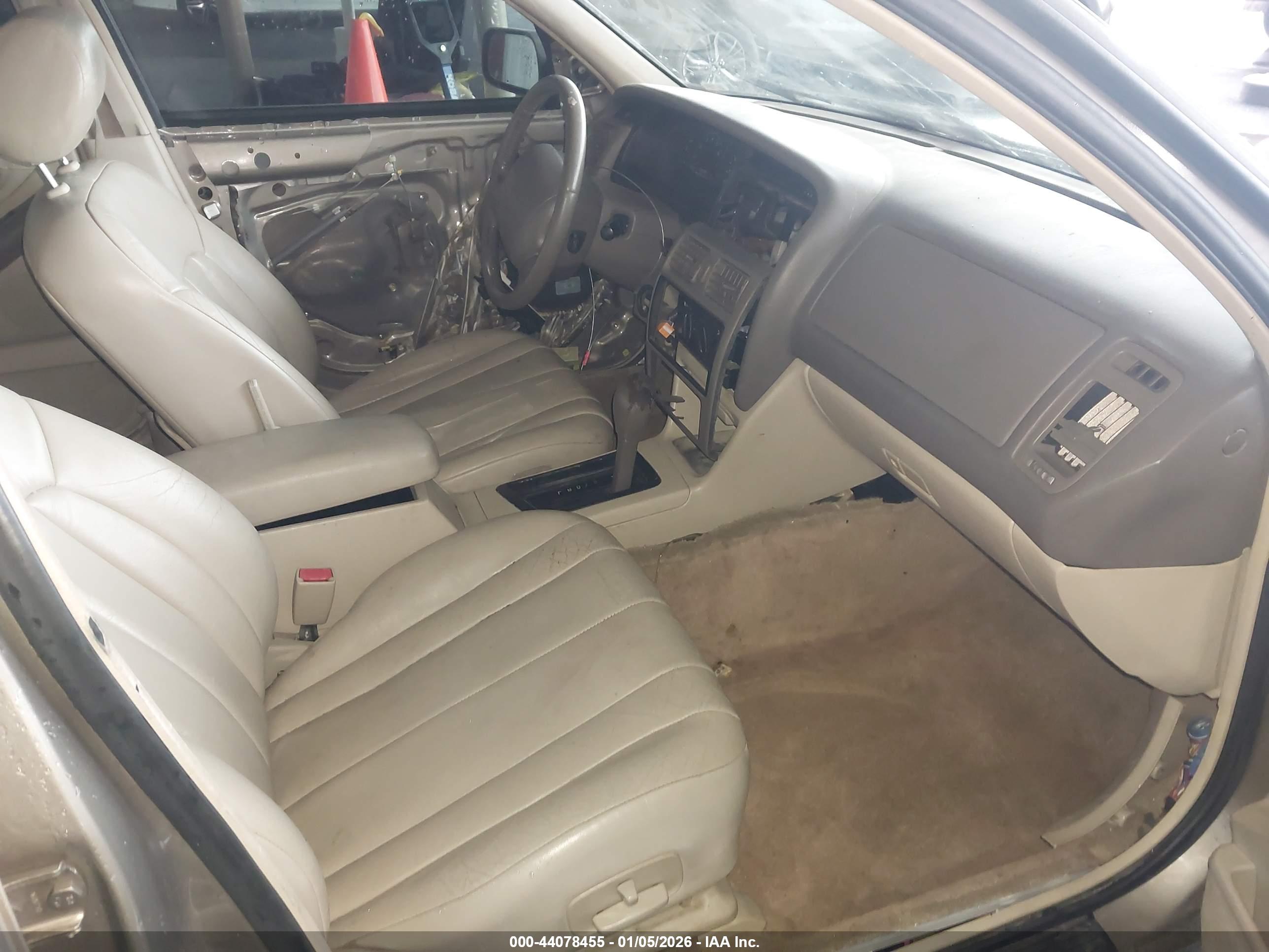 TOYOTA AVALON image 5