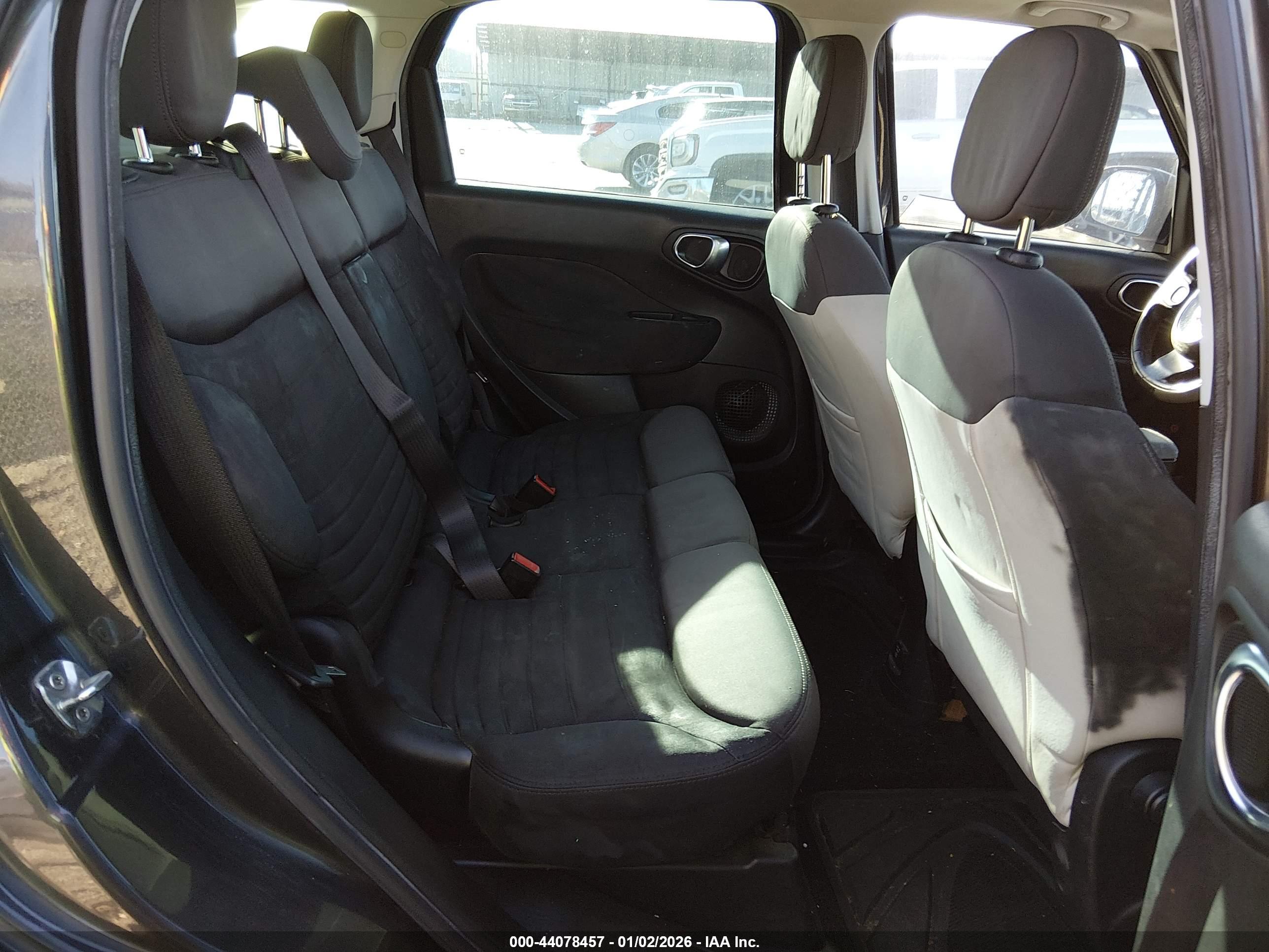 FIAT 500L image 8