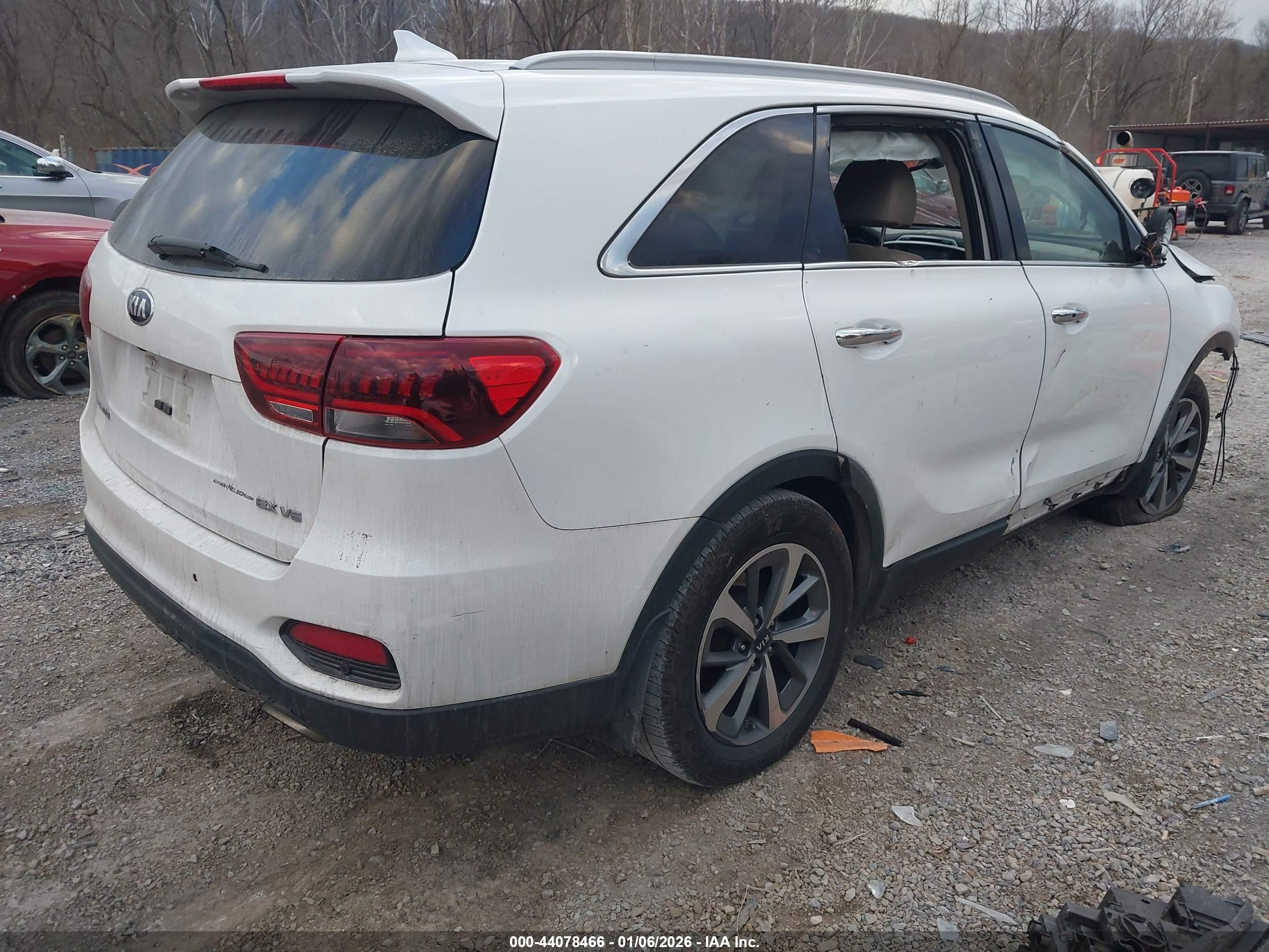 KIA SORENTO image 4