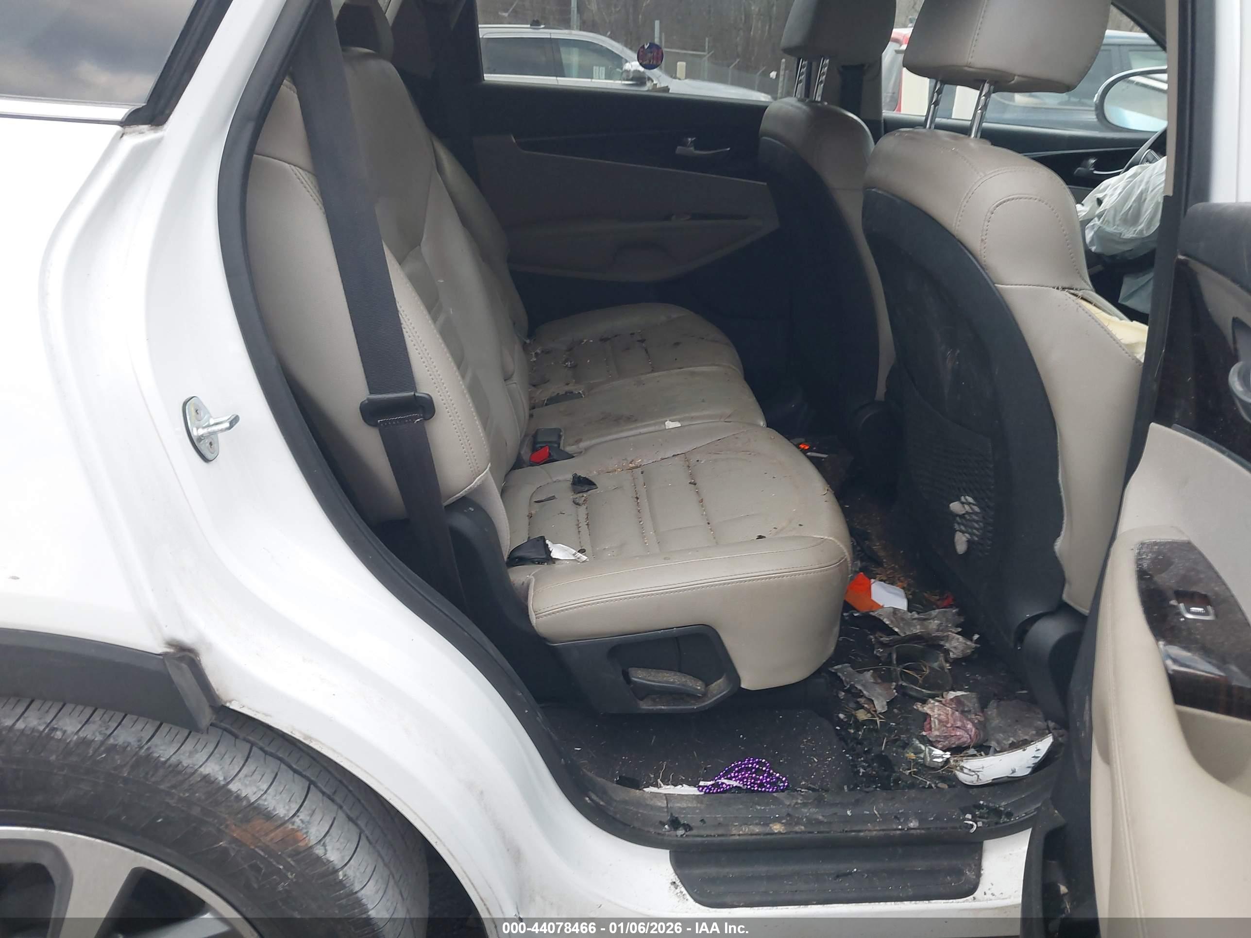 KIA SORENTO image 8