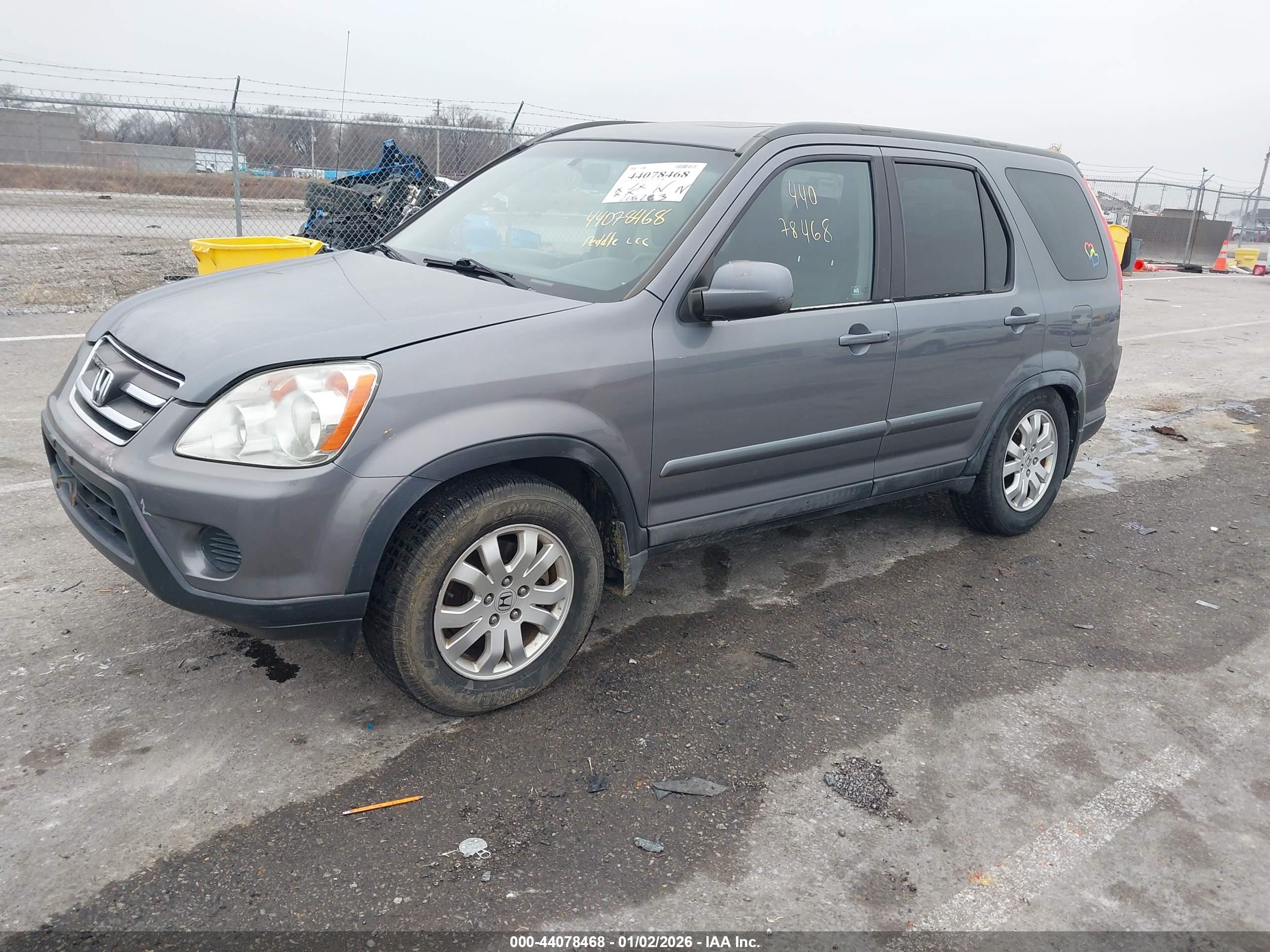 HONDA CR-V image 2