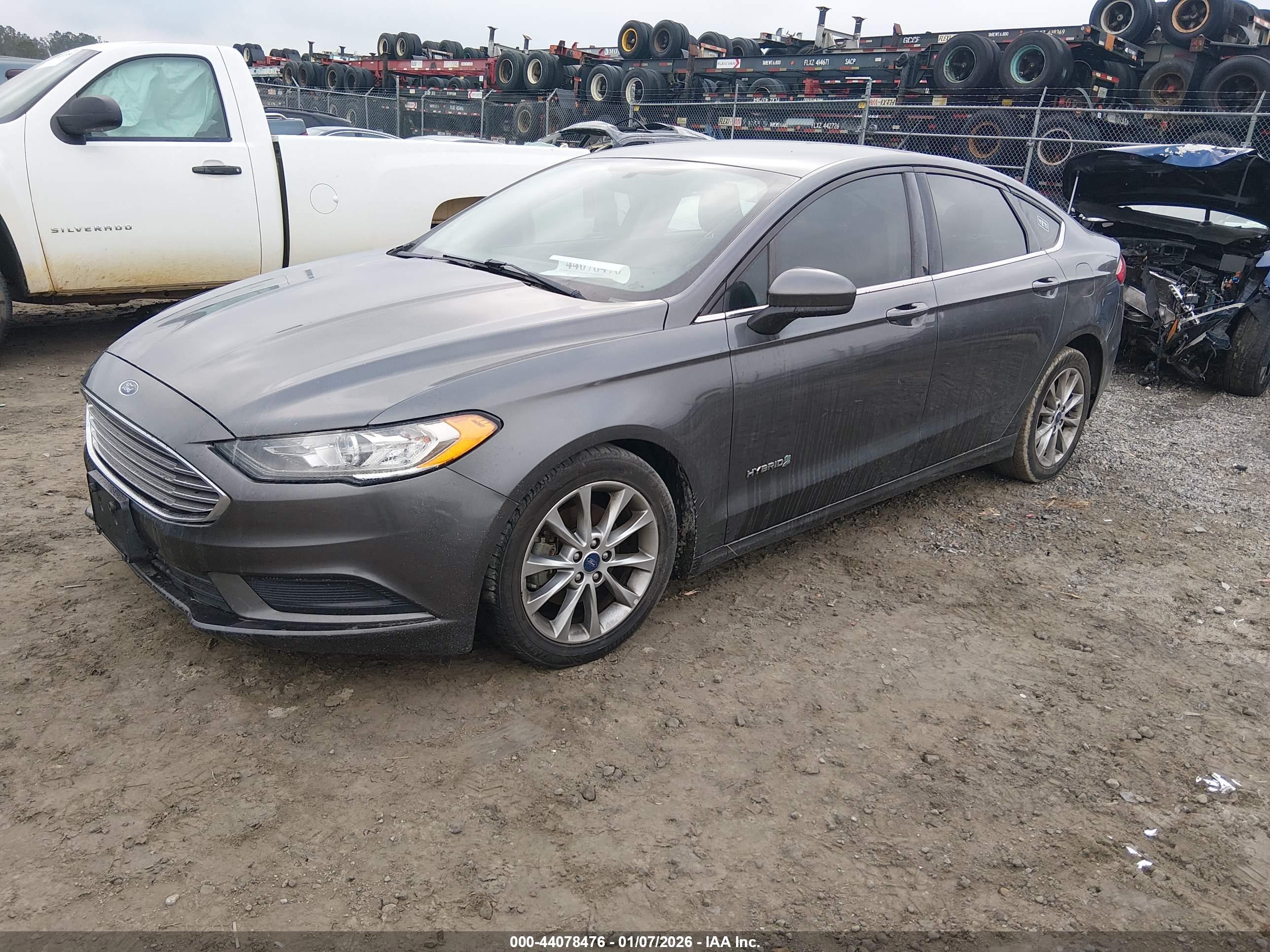 FORD FUSION image 2