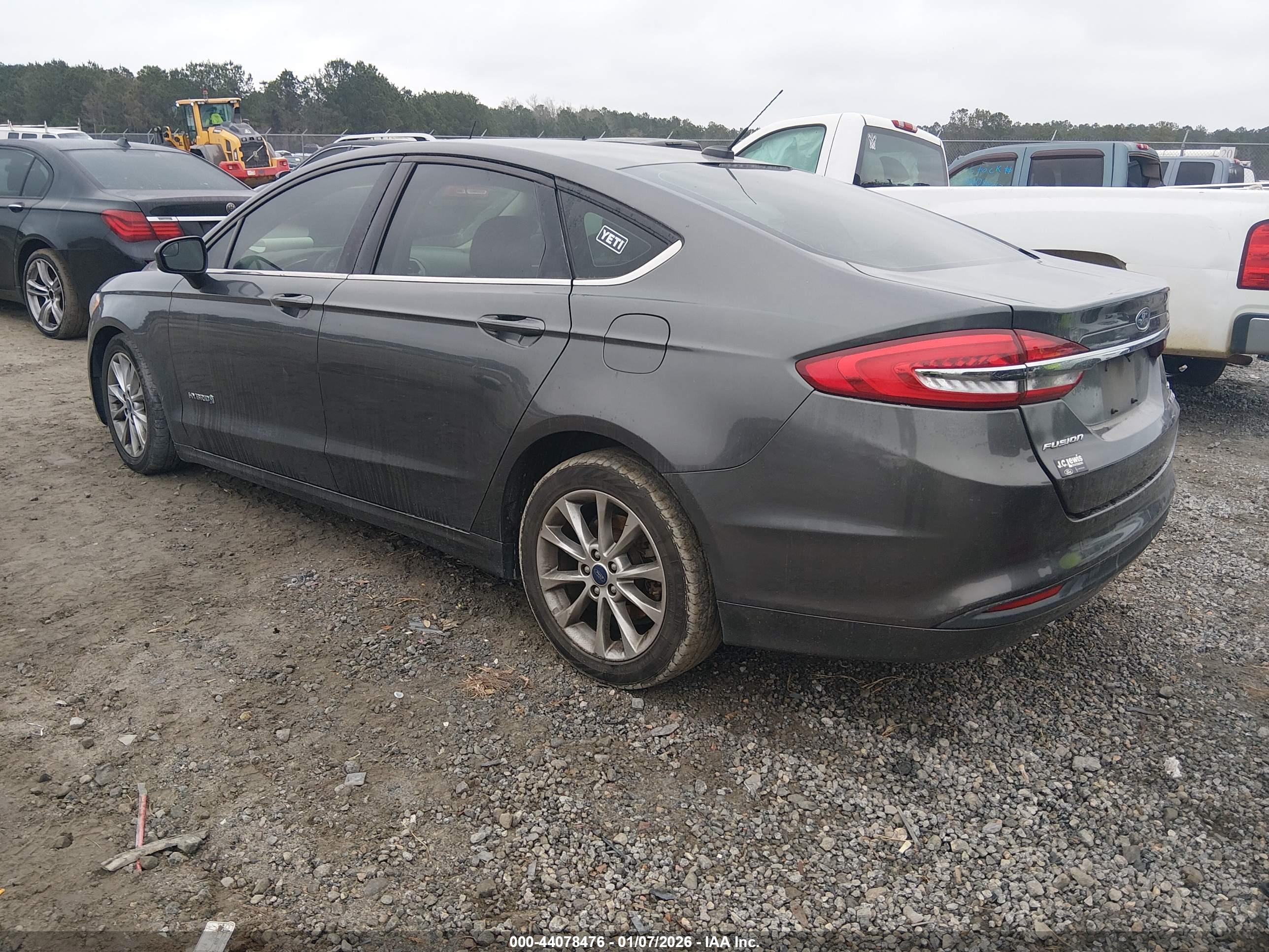 FORD FUSION image 3