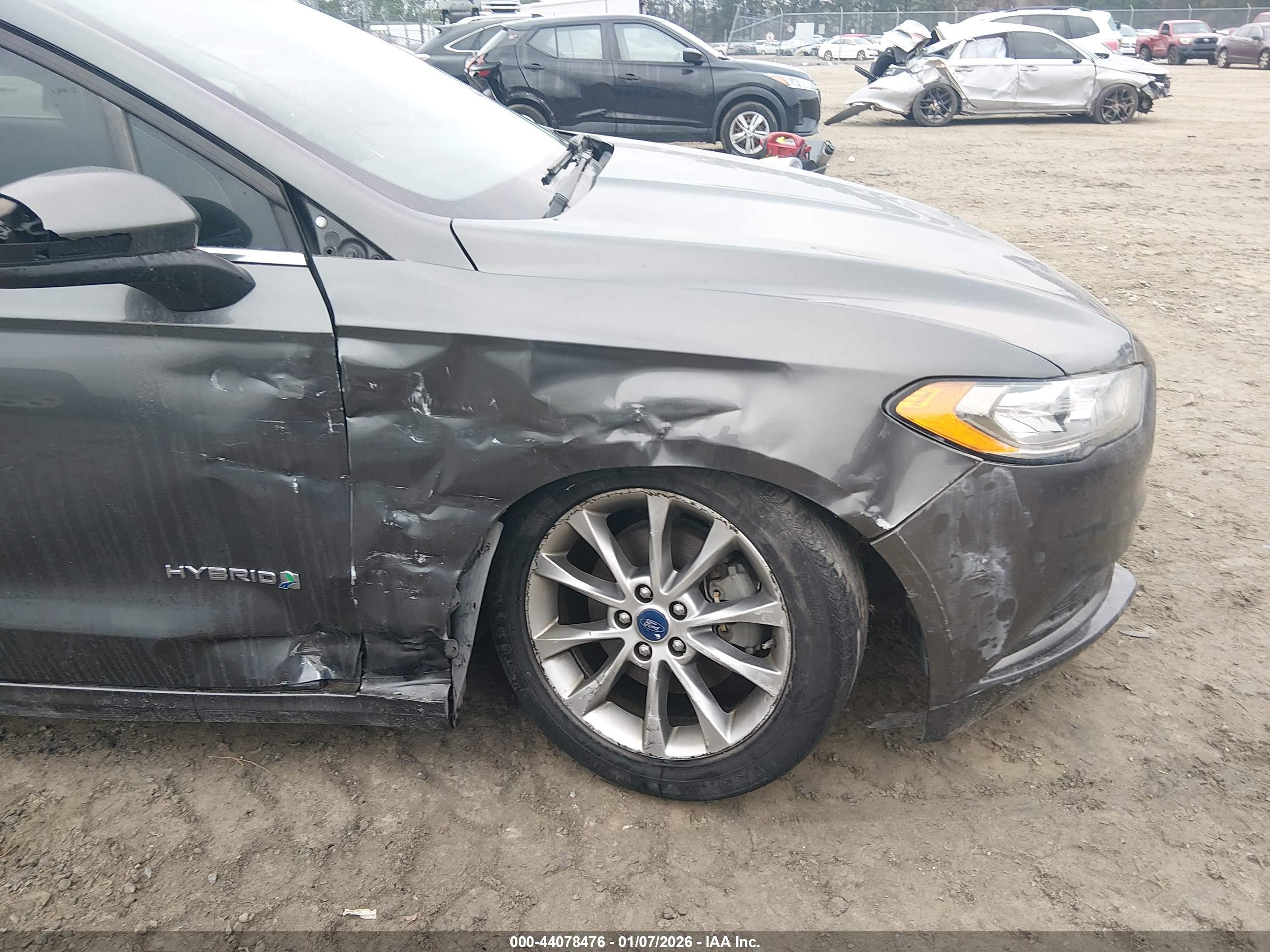 FORD FUSION image 6
