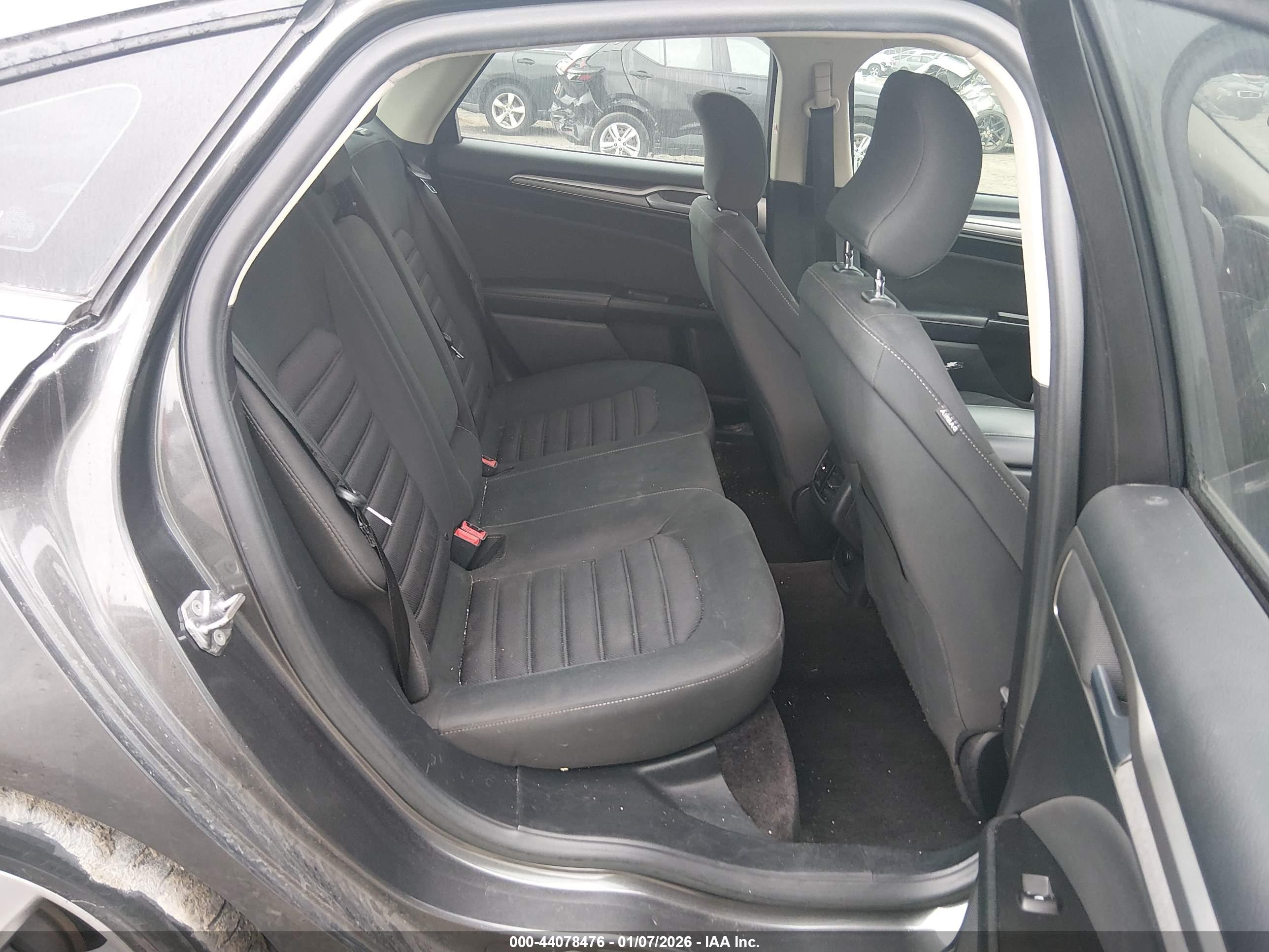FORD FUSION image 8
