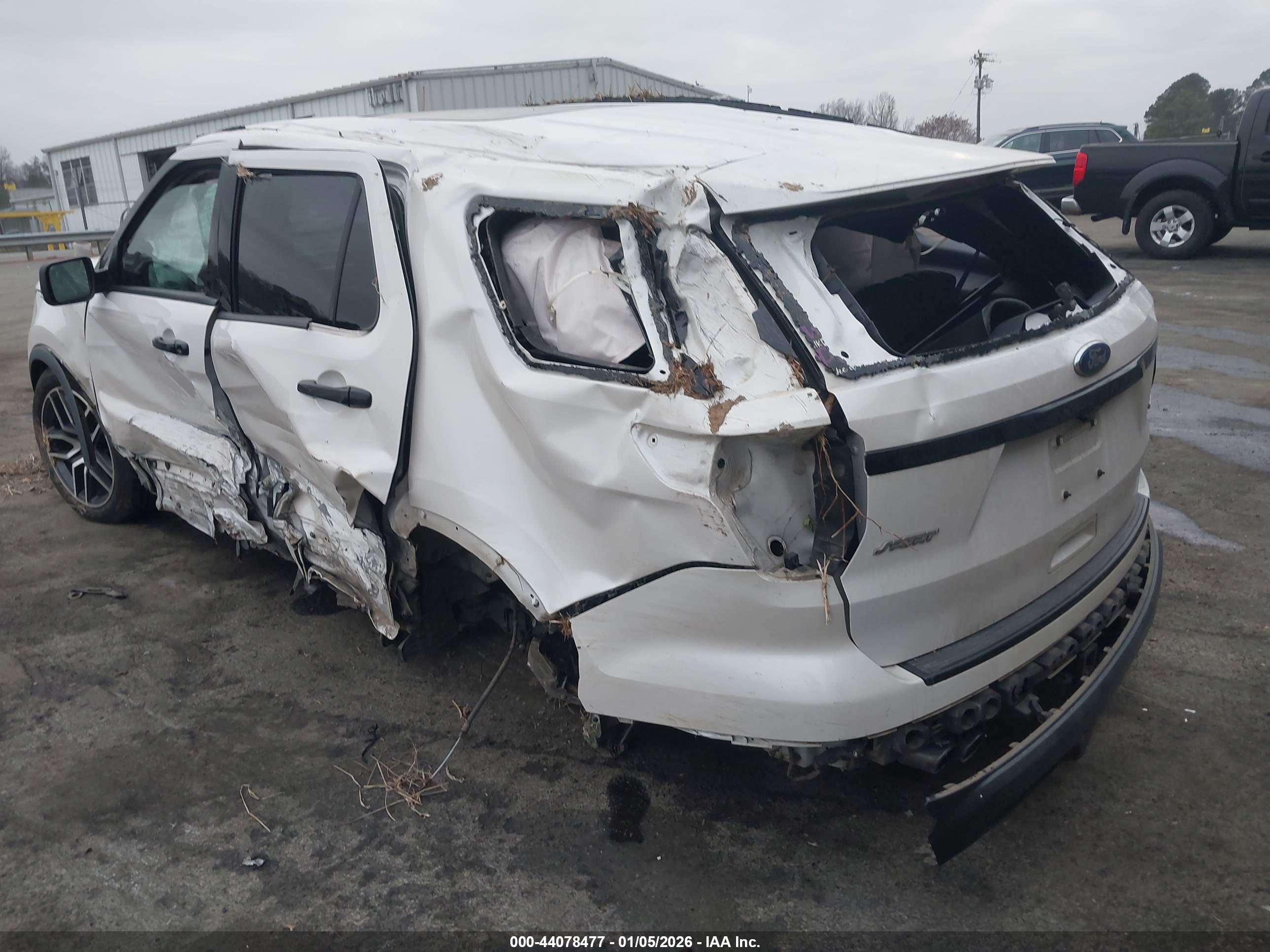 FORD EXPLORER image 3