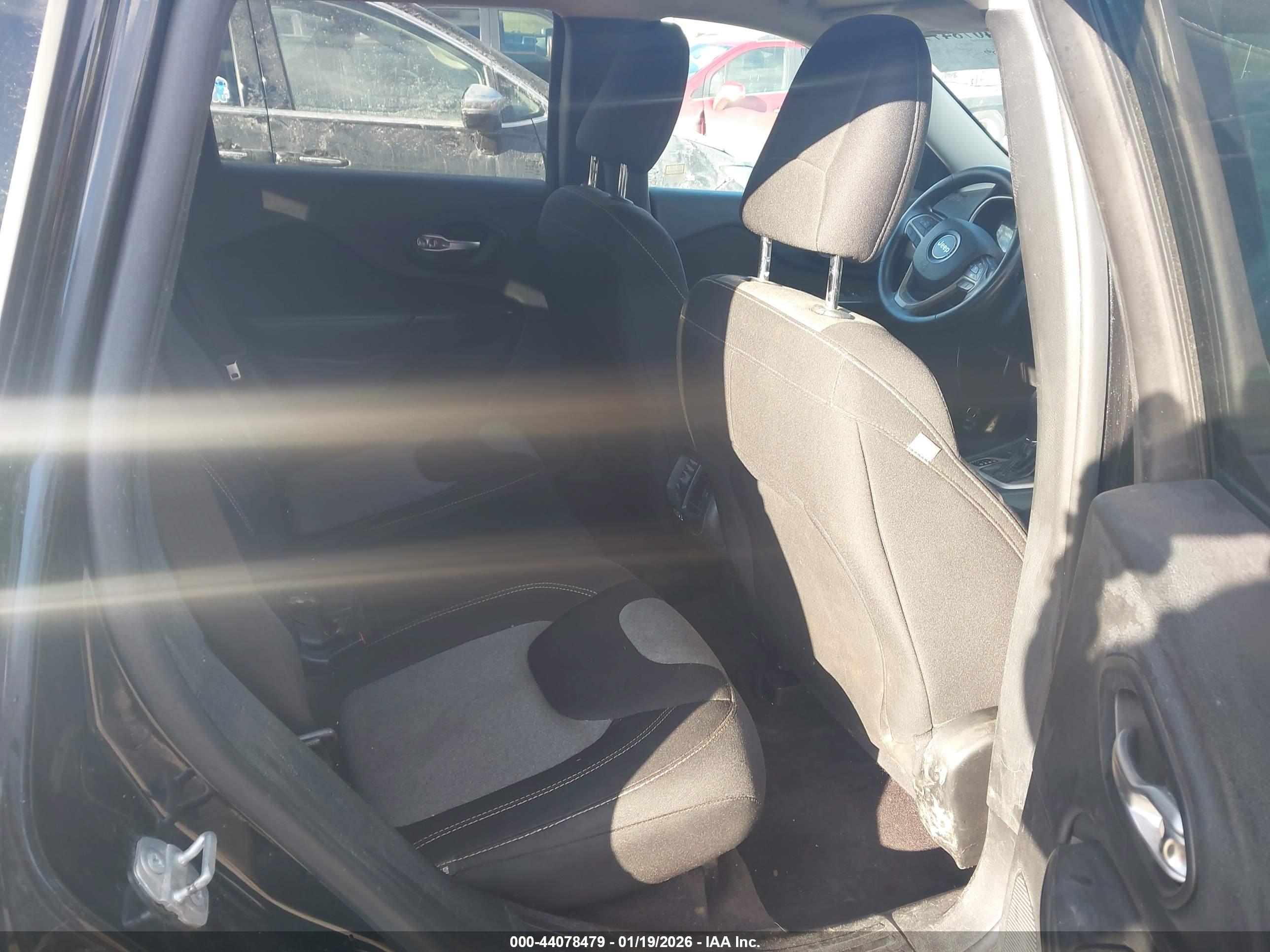 JEEP CHEROKEE image 8