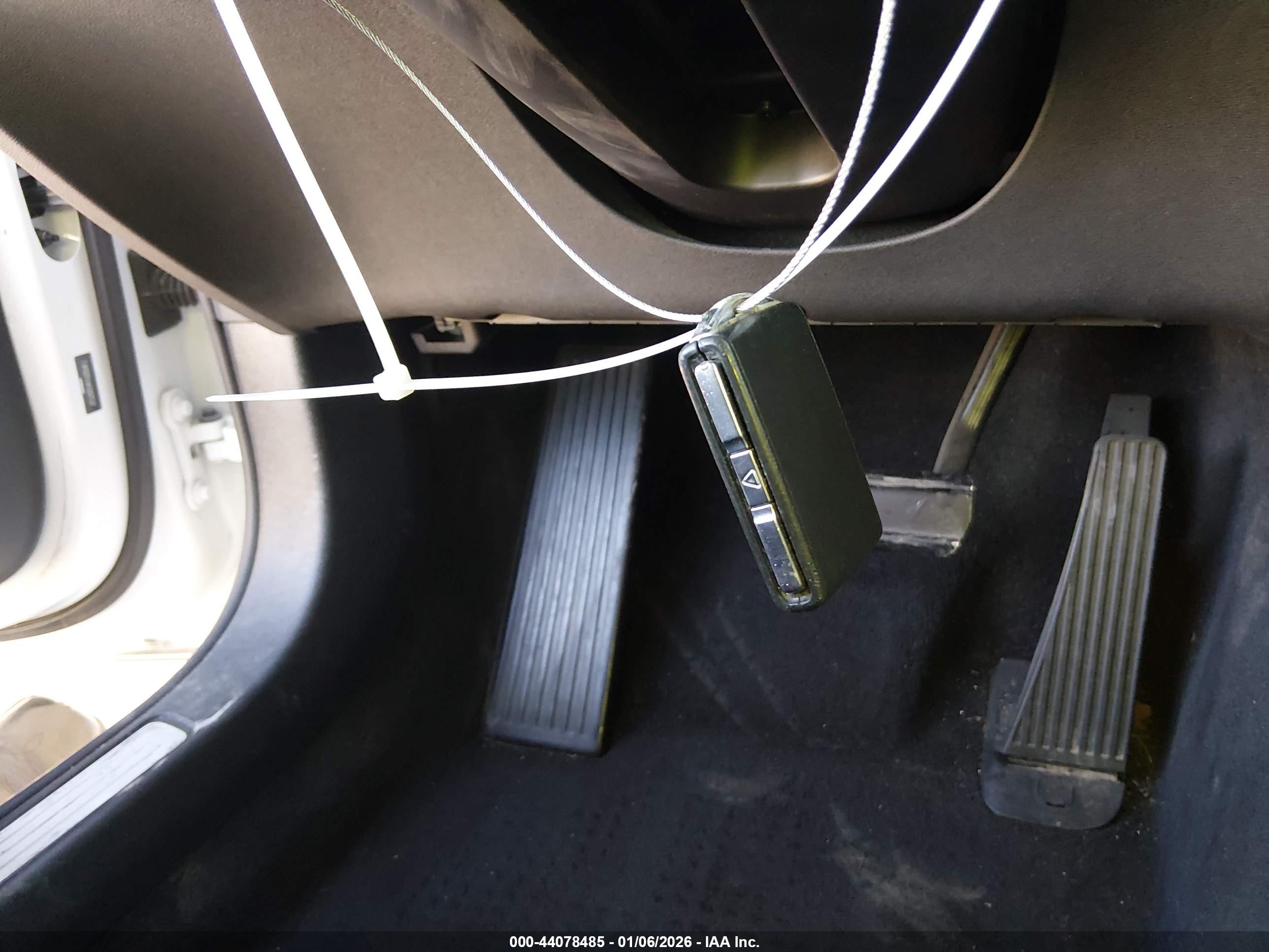 VOLVO S60 image 11
