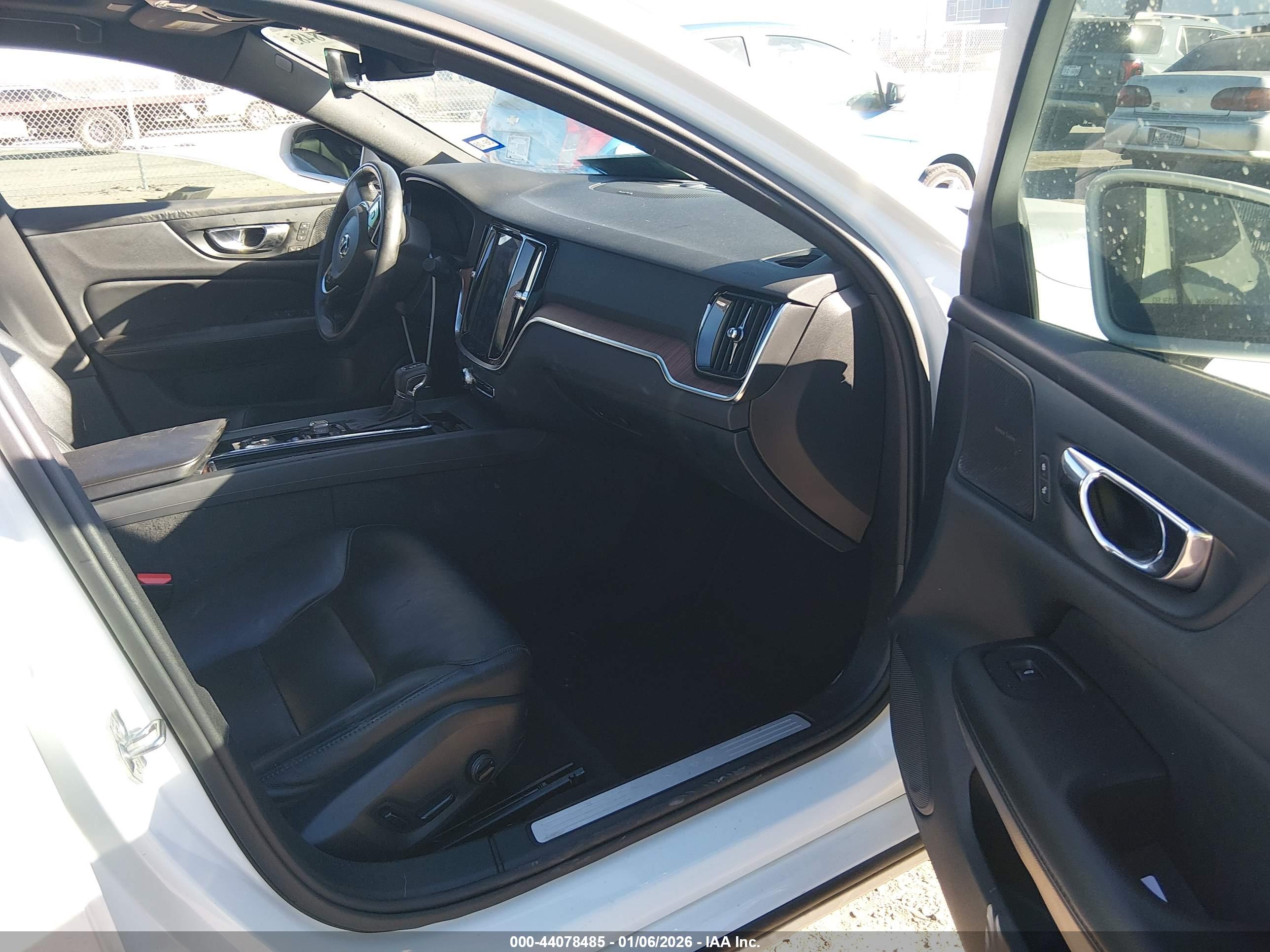 VOLVO S60 image 5