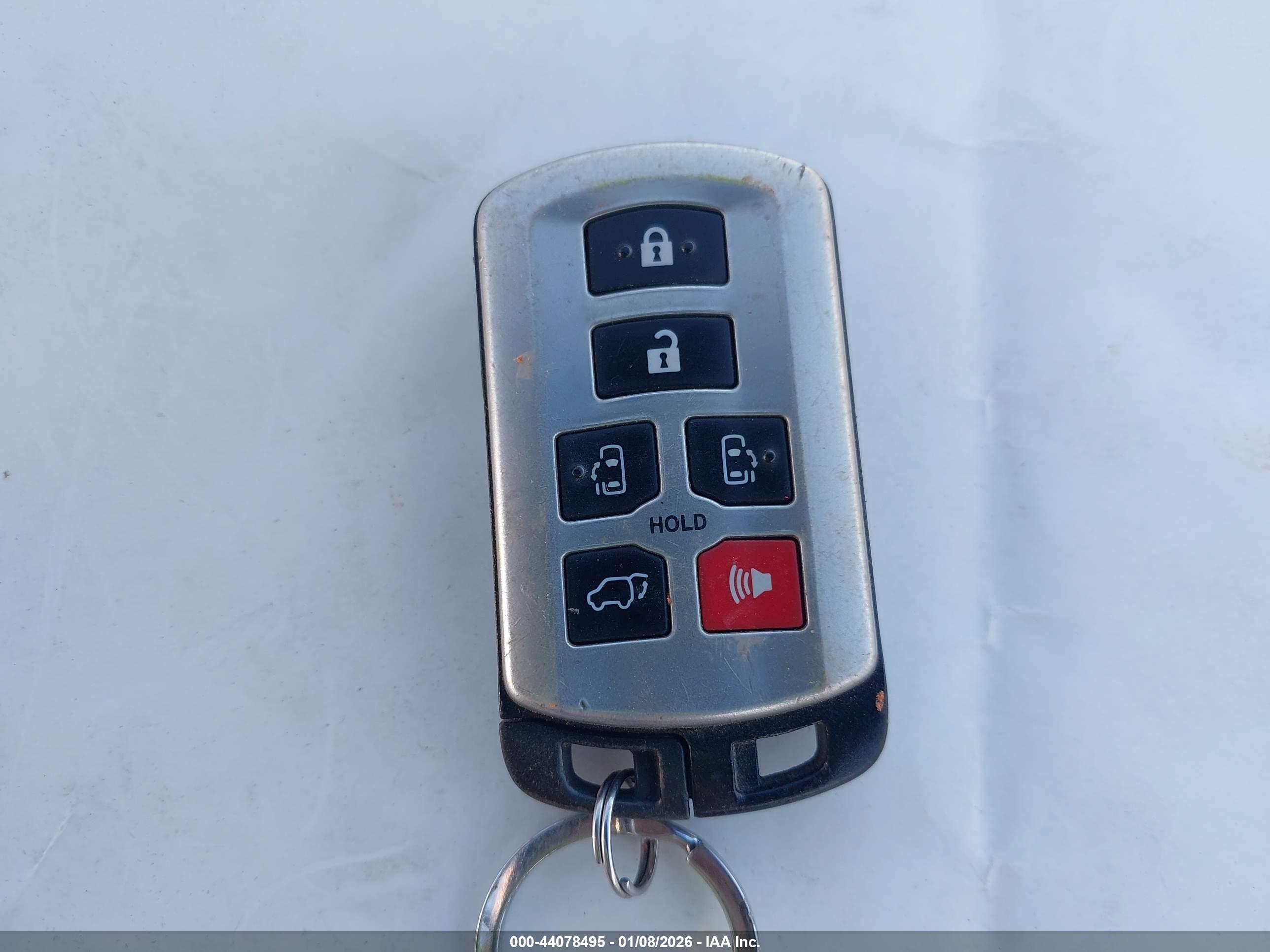 TOYOTA SIENNA image 11