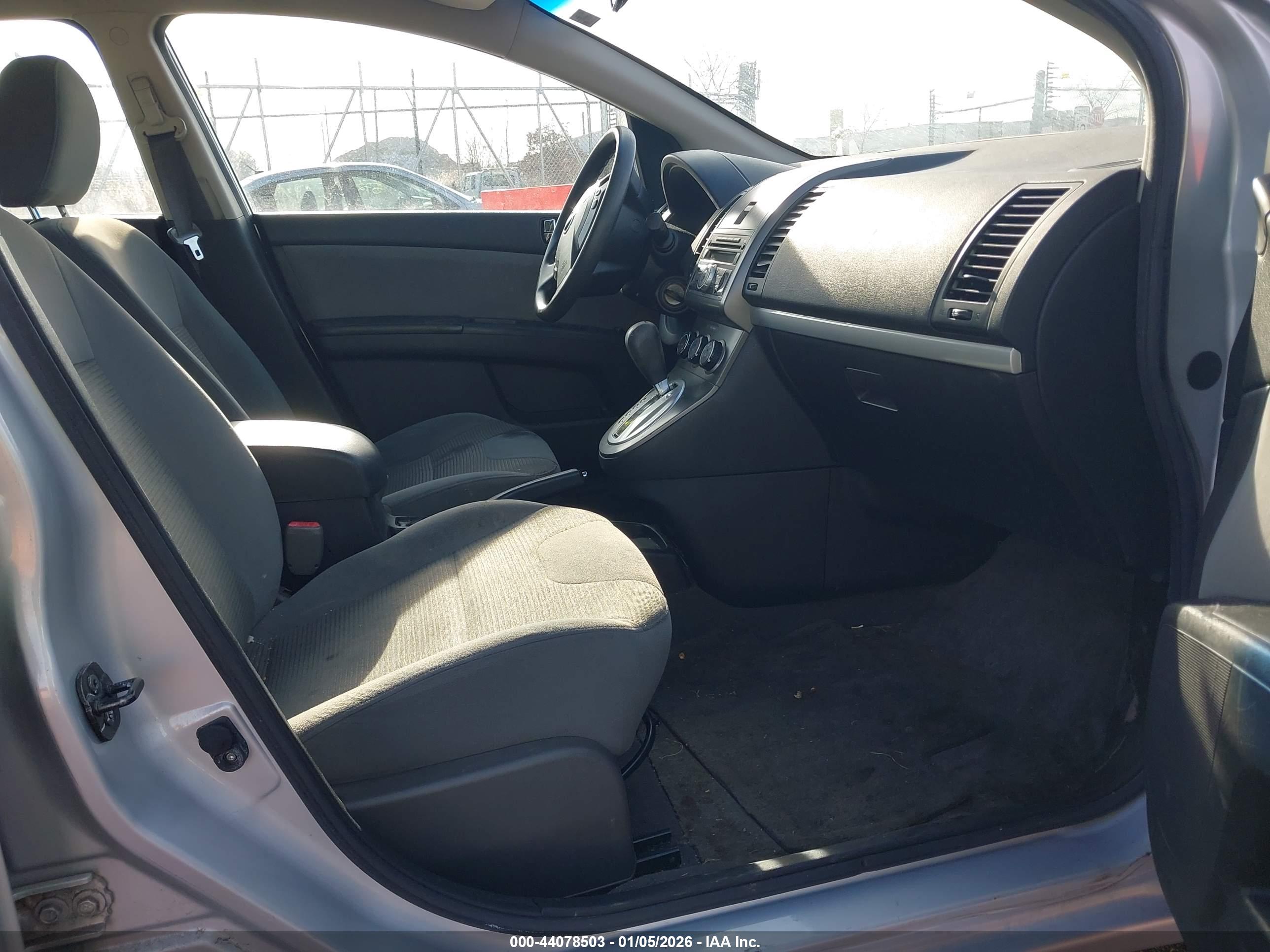 NISSAN SENTRA image 5